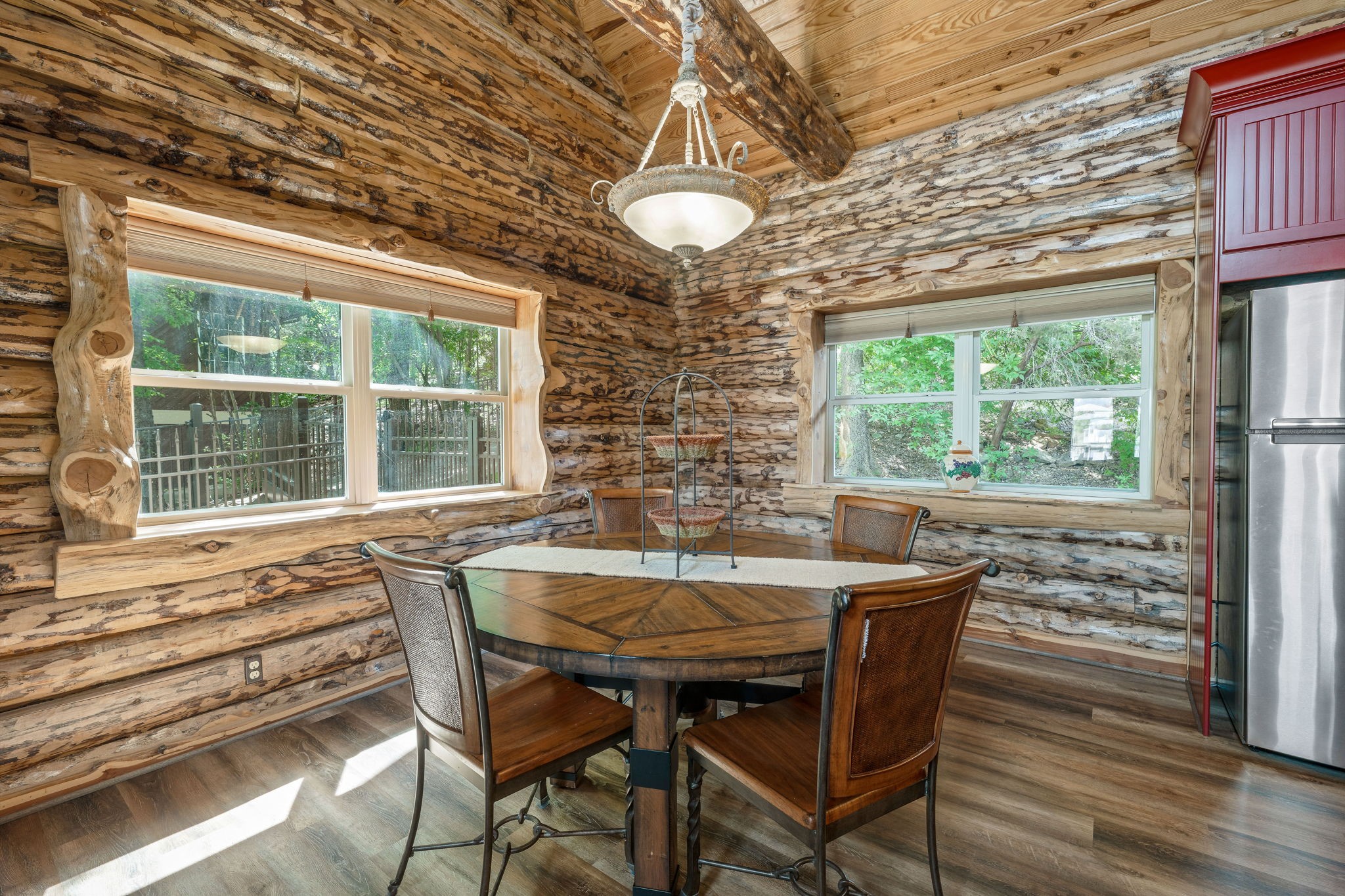 3245 Lakeside Drive
