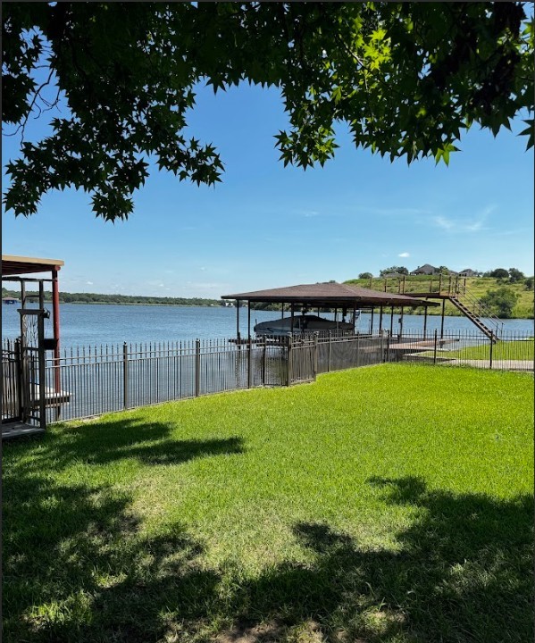 3245 Lakeside Drive