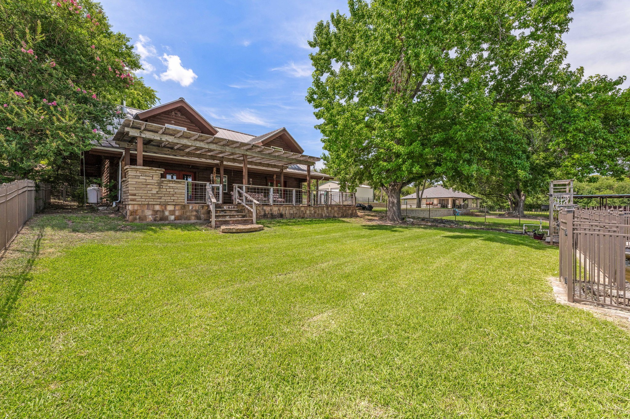 3245 Lakeside Drive
