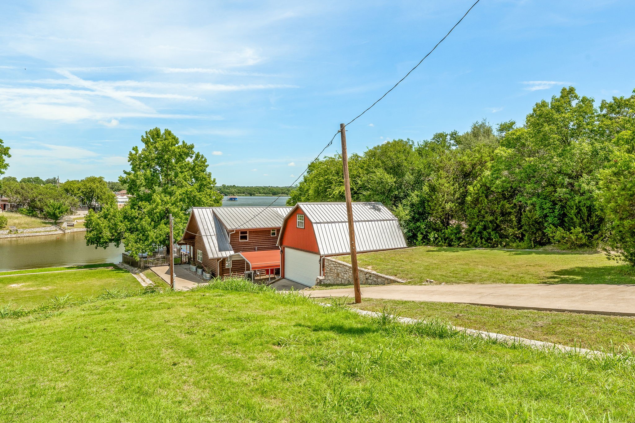 3245 Lakeside Drive