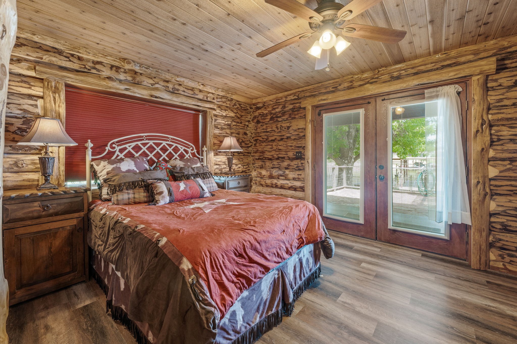3245 Lakeside Drive