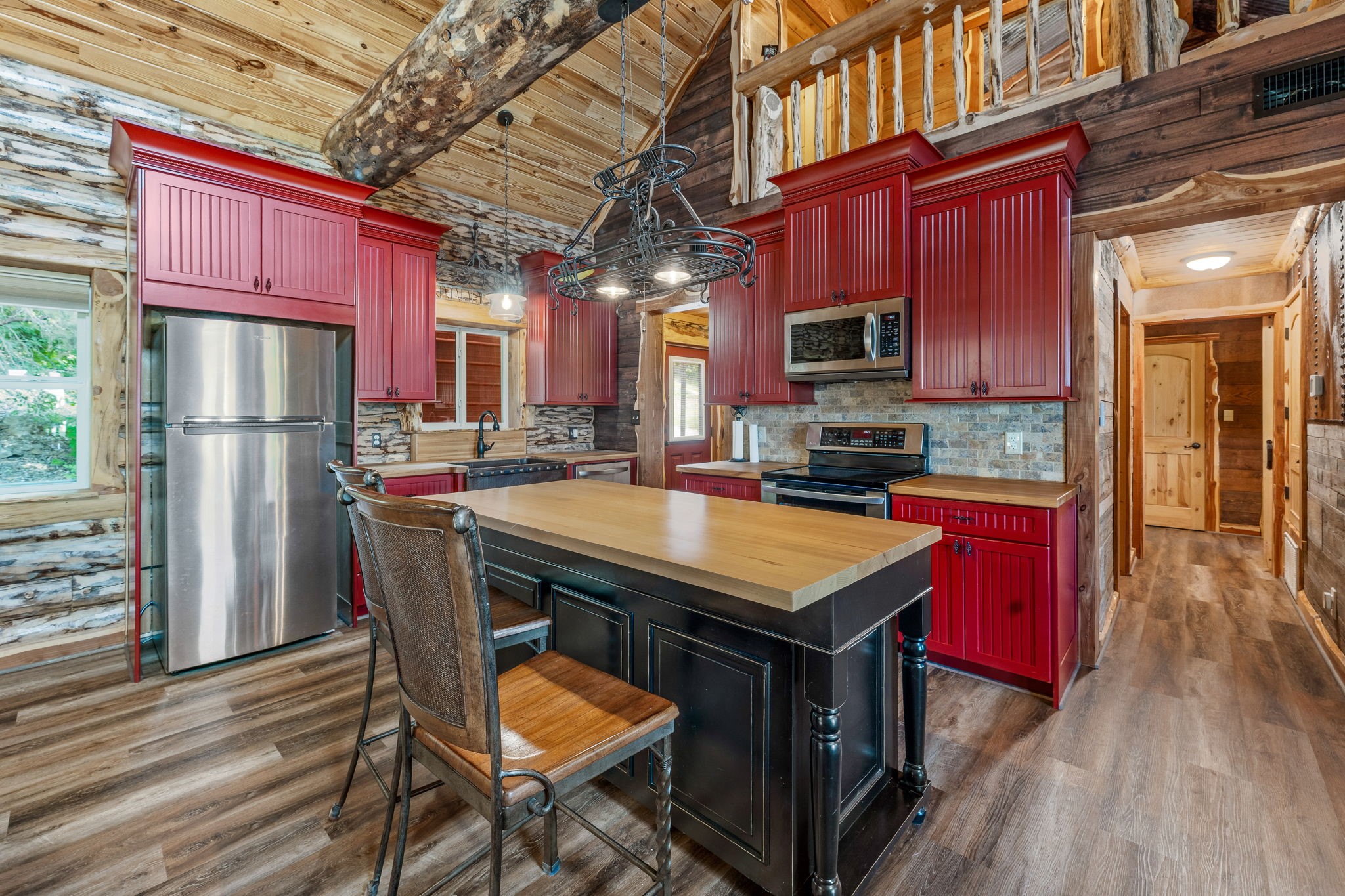 3245 Lakeside Drive