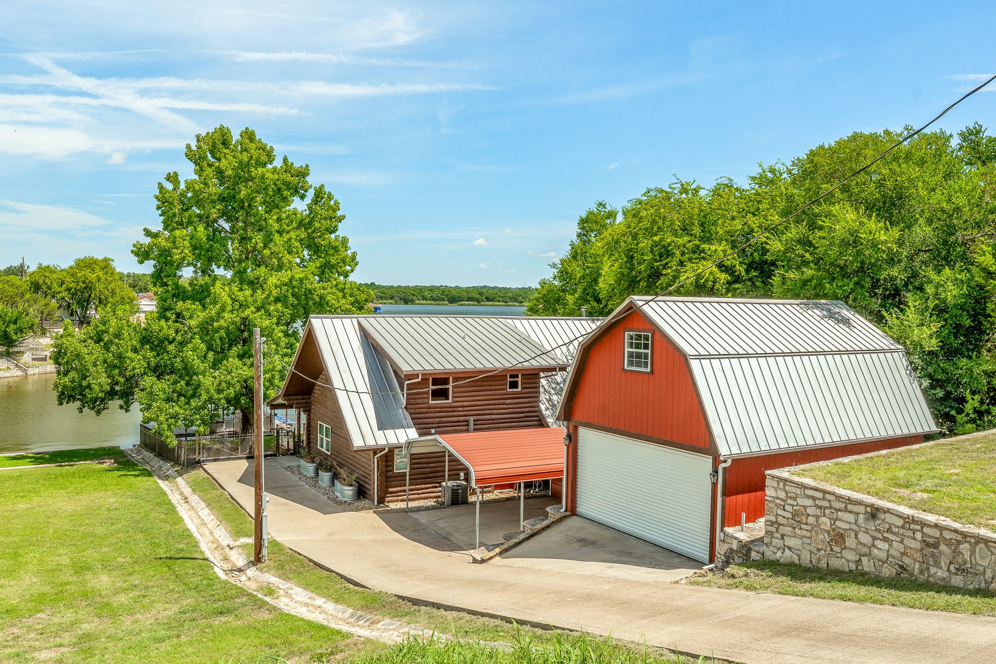3245 Lakeside Drive
