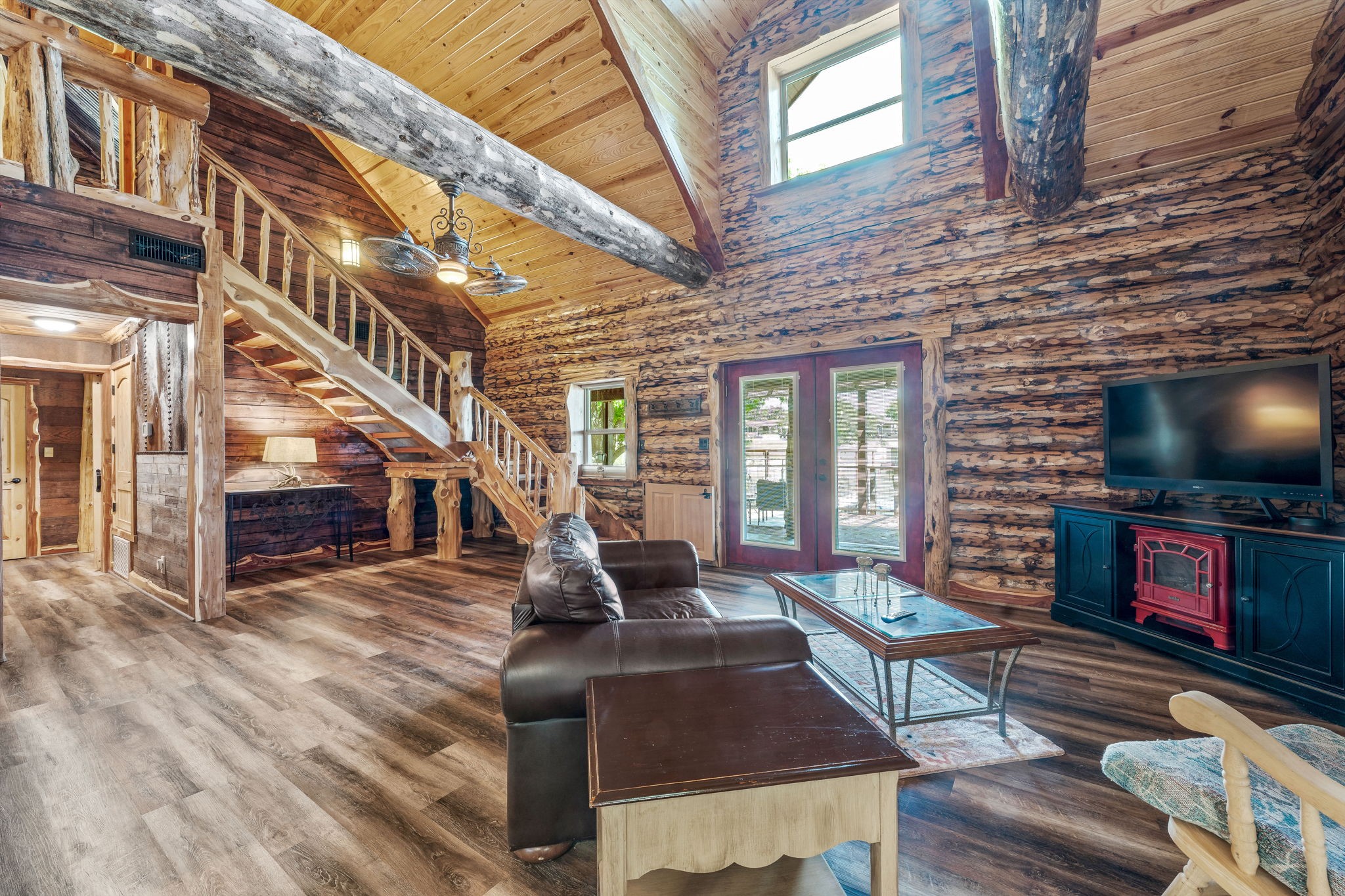 3245 Lakeside Drive