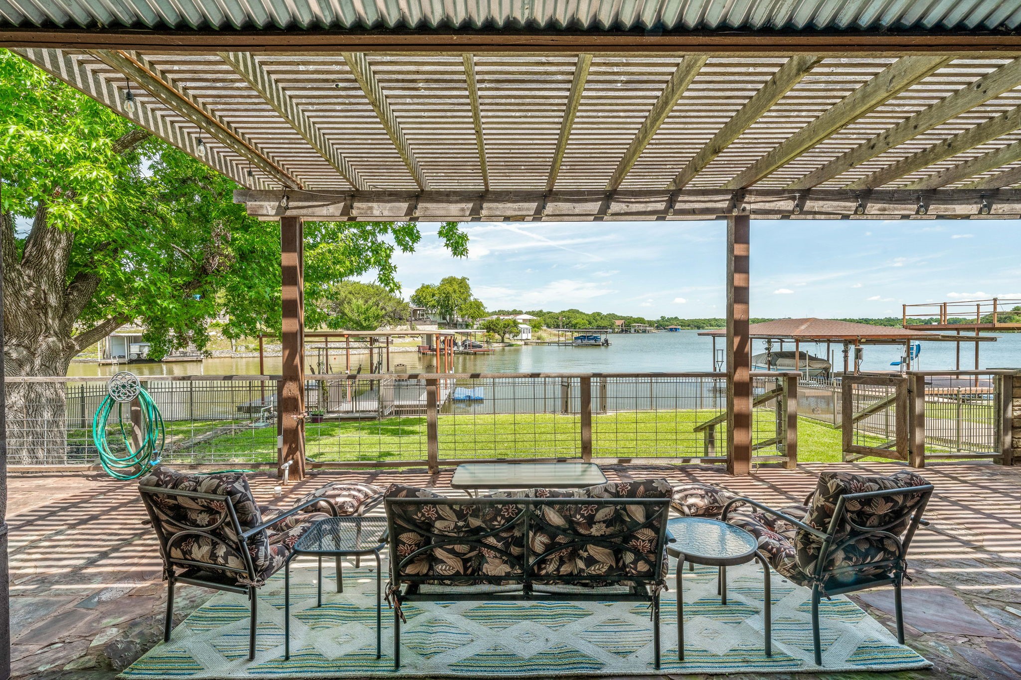 3245 Lakeside Drive