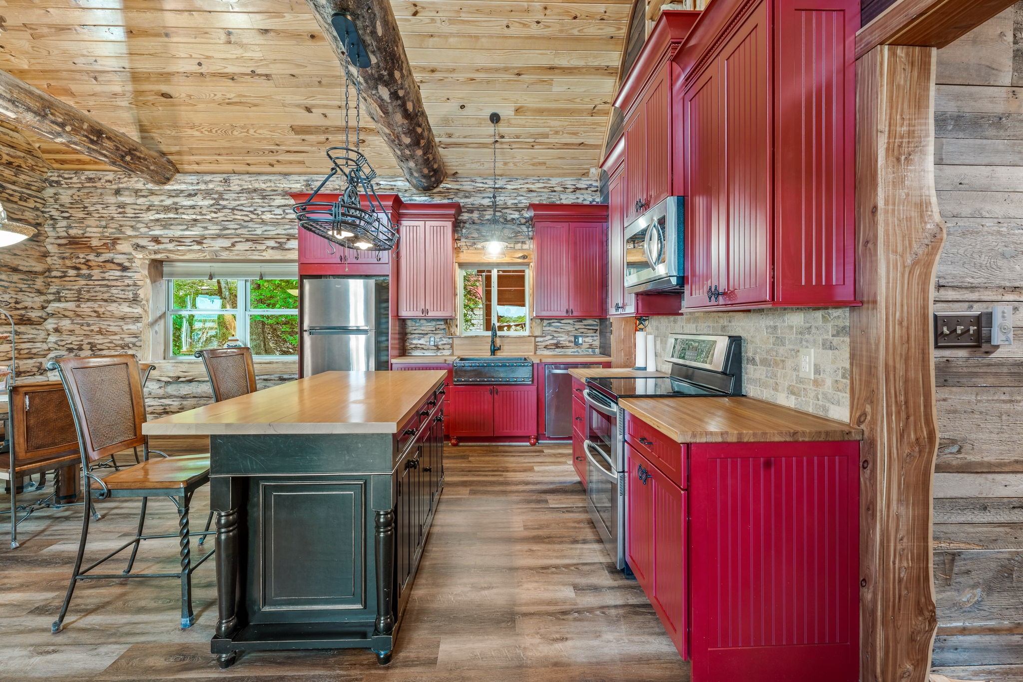 3245 Lakeside Drive