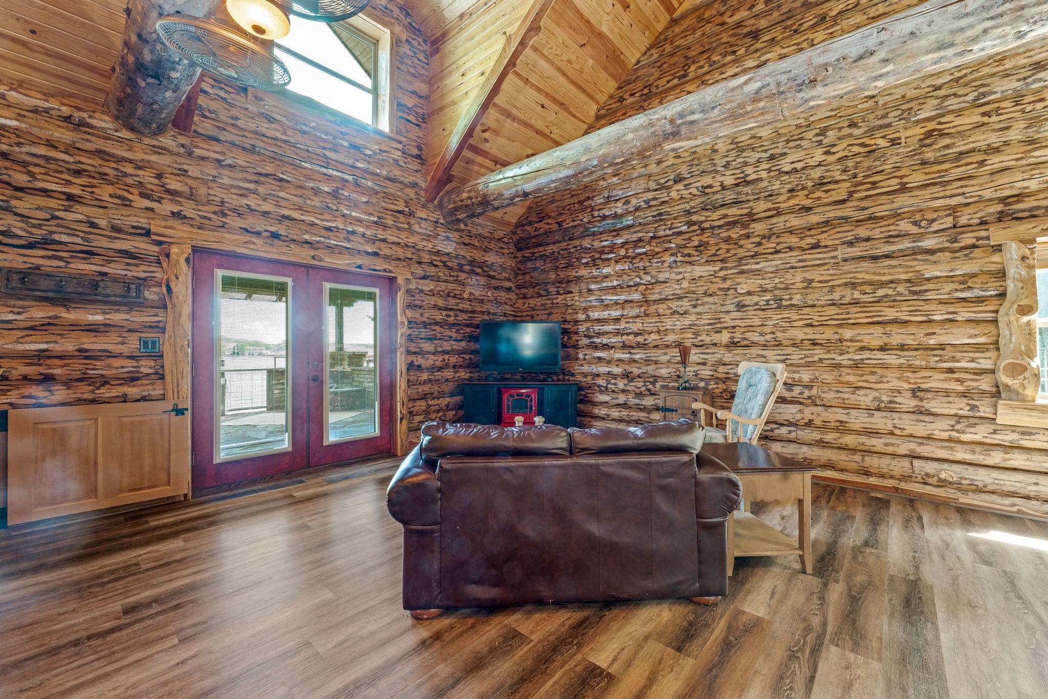 3245 Lakeside Drive