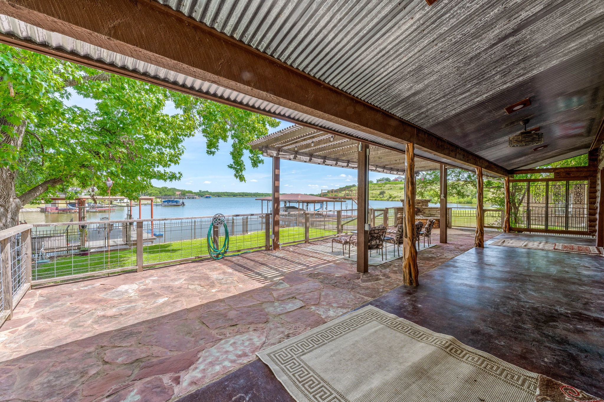 3245 Lakeside Drive