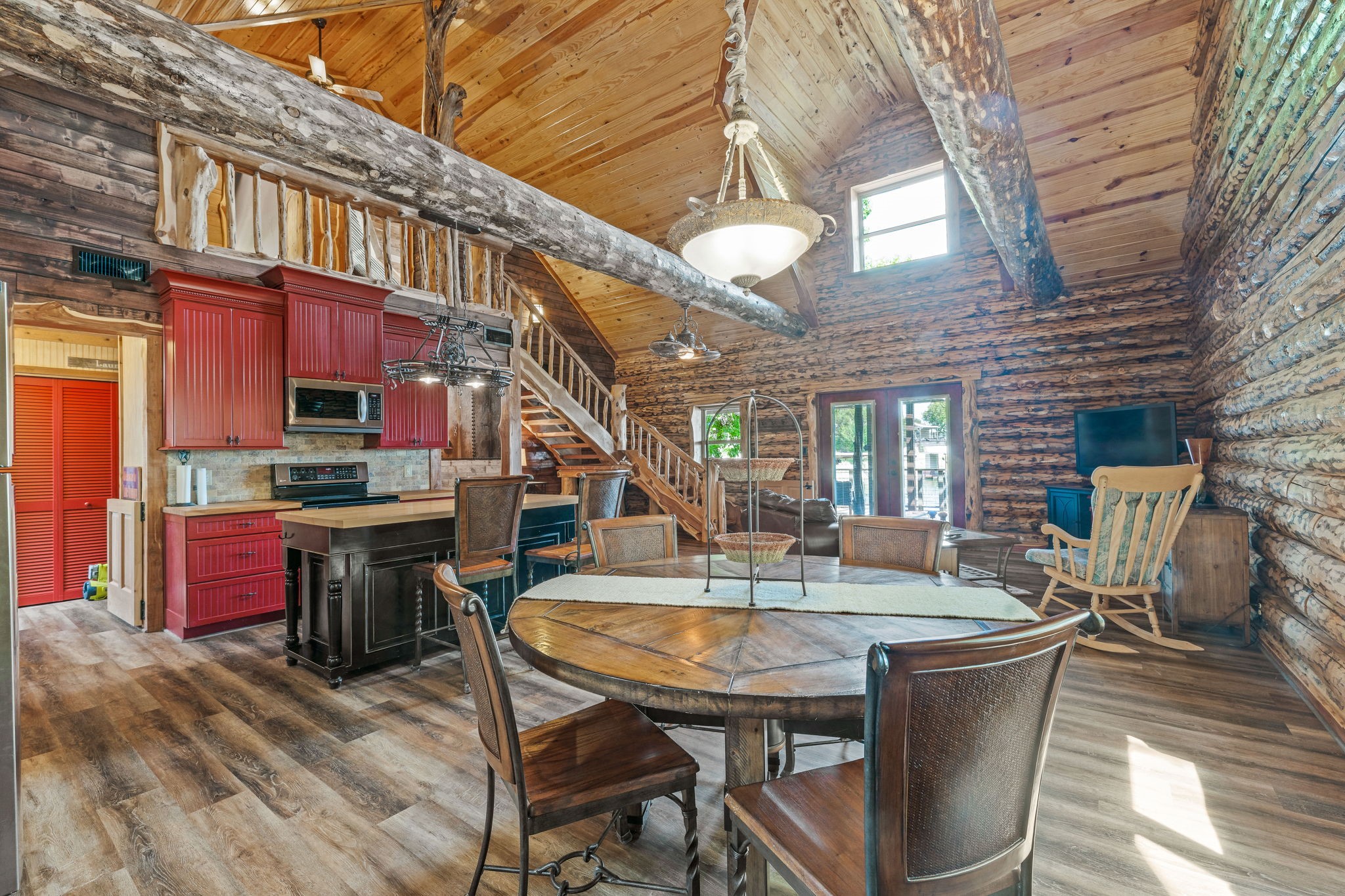 3245 Lakeside Drive