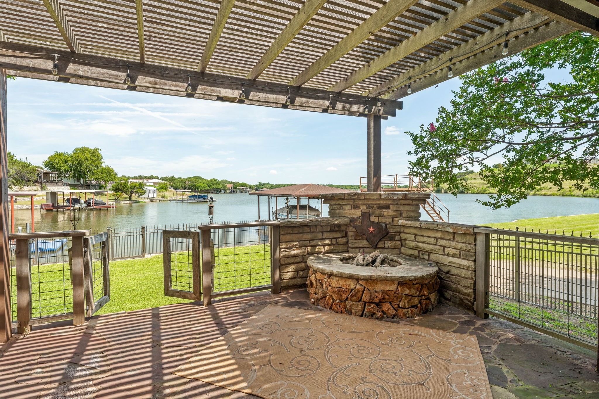 3245 Lakeside Drive