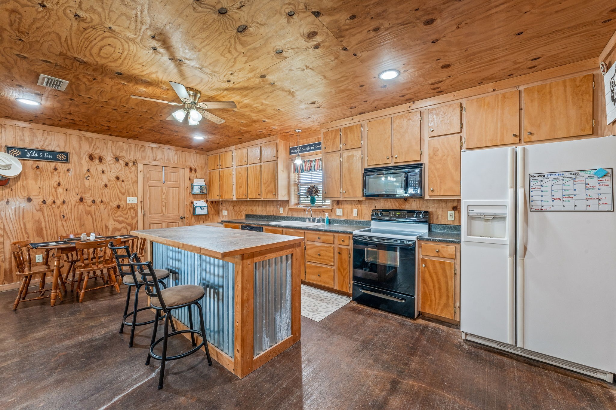 570 Private Road 1562