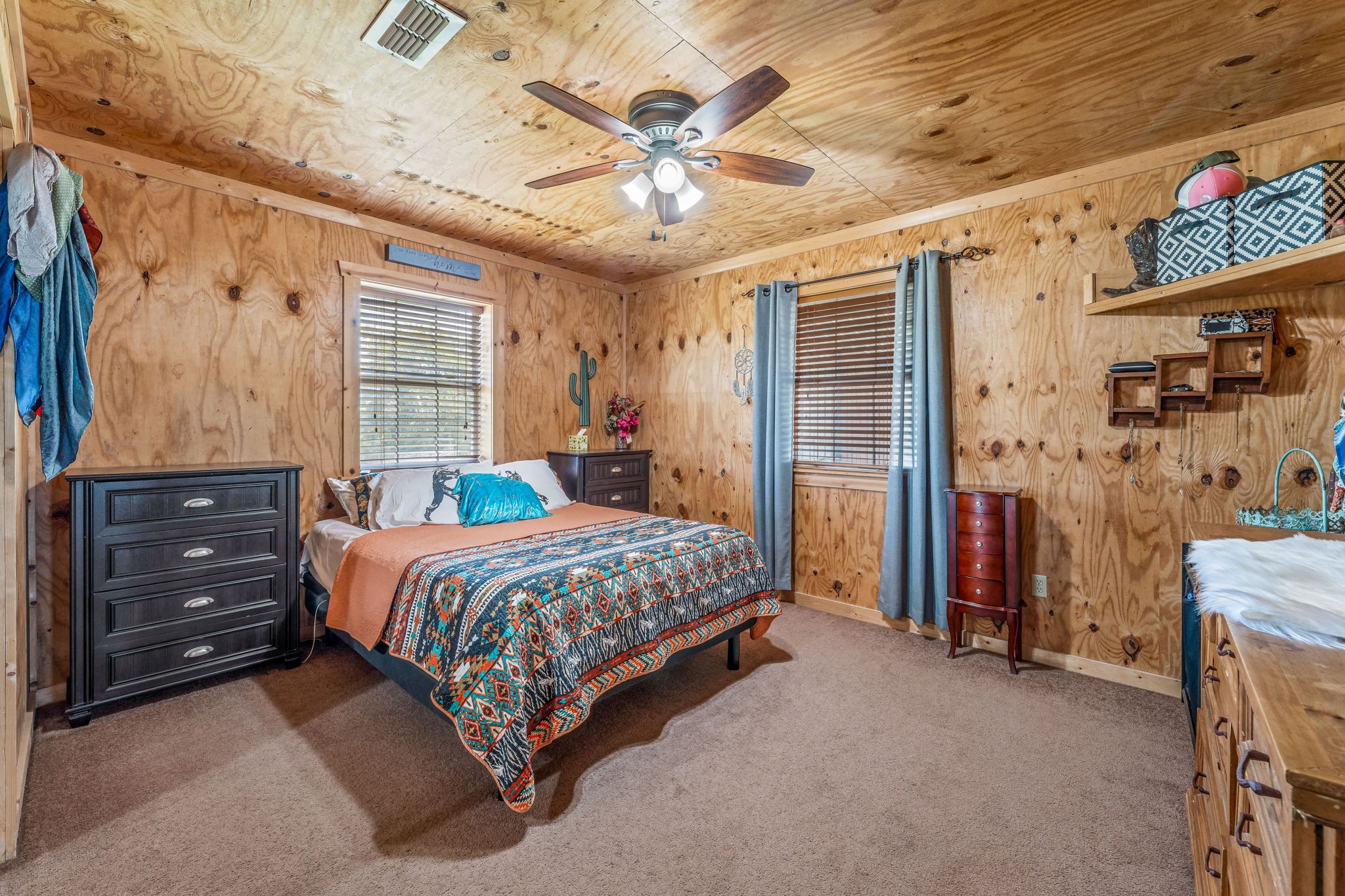 570 Private Road 1562