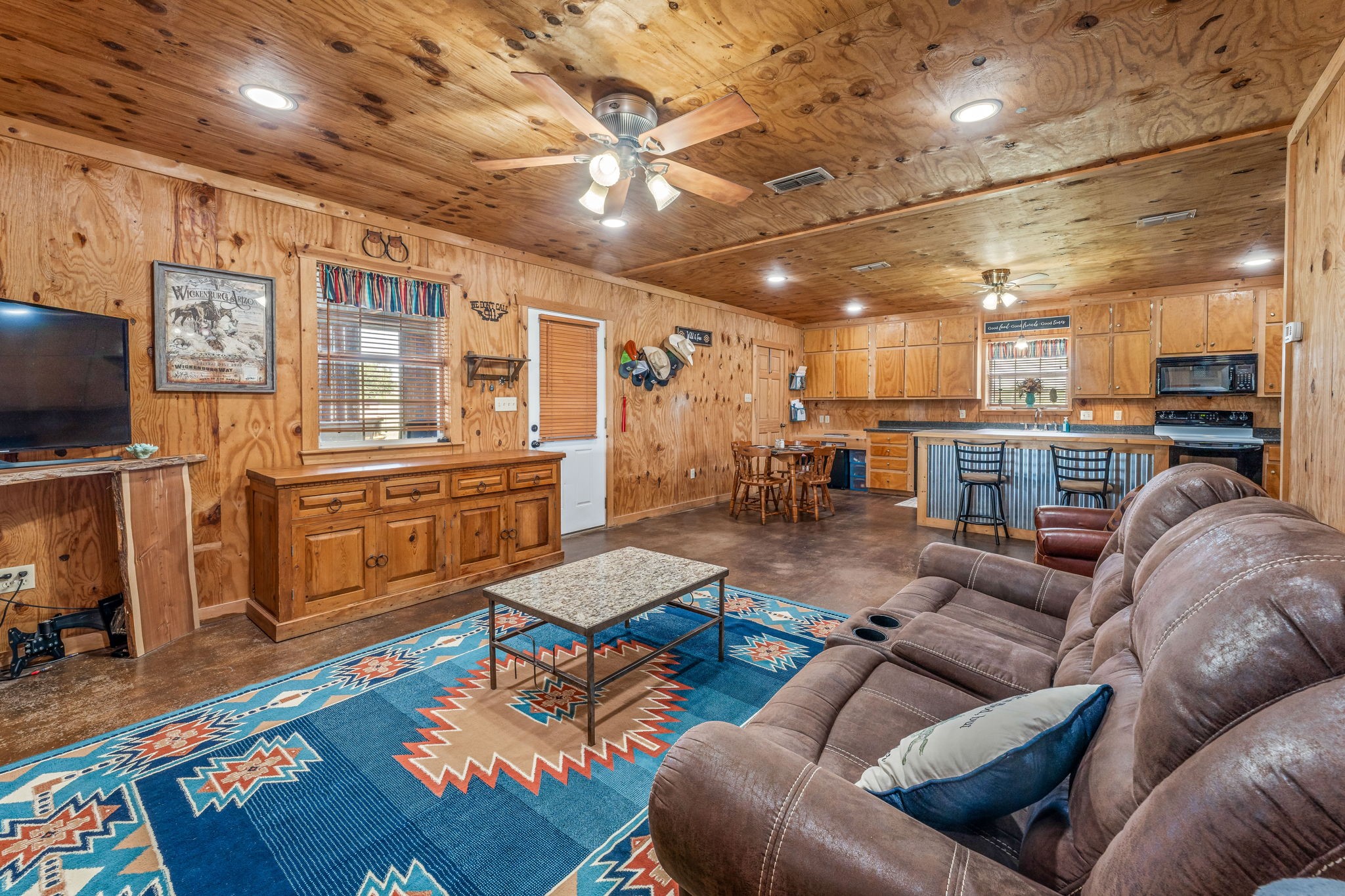 570 Private Road 1562