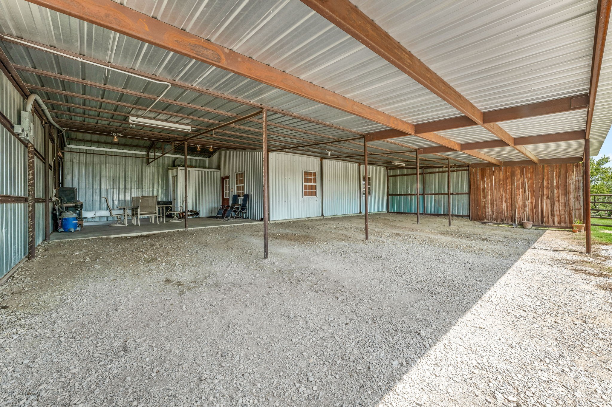 570 Private Road 1562