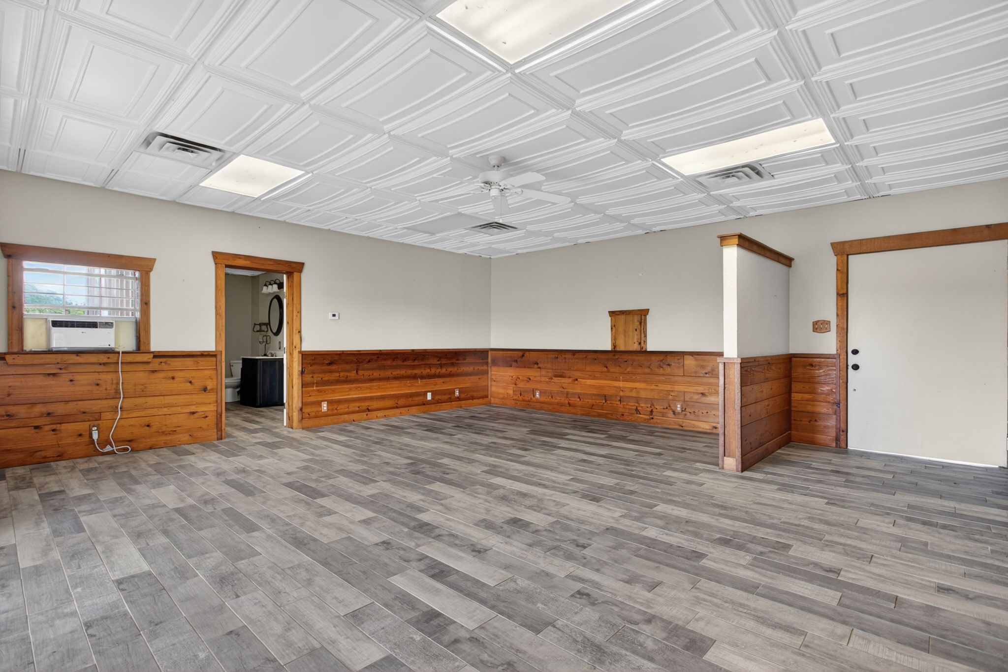 990 Doss Road