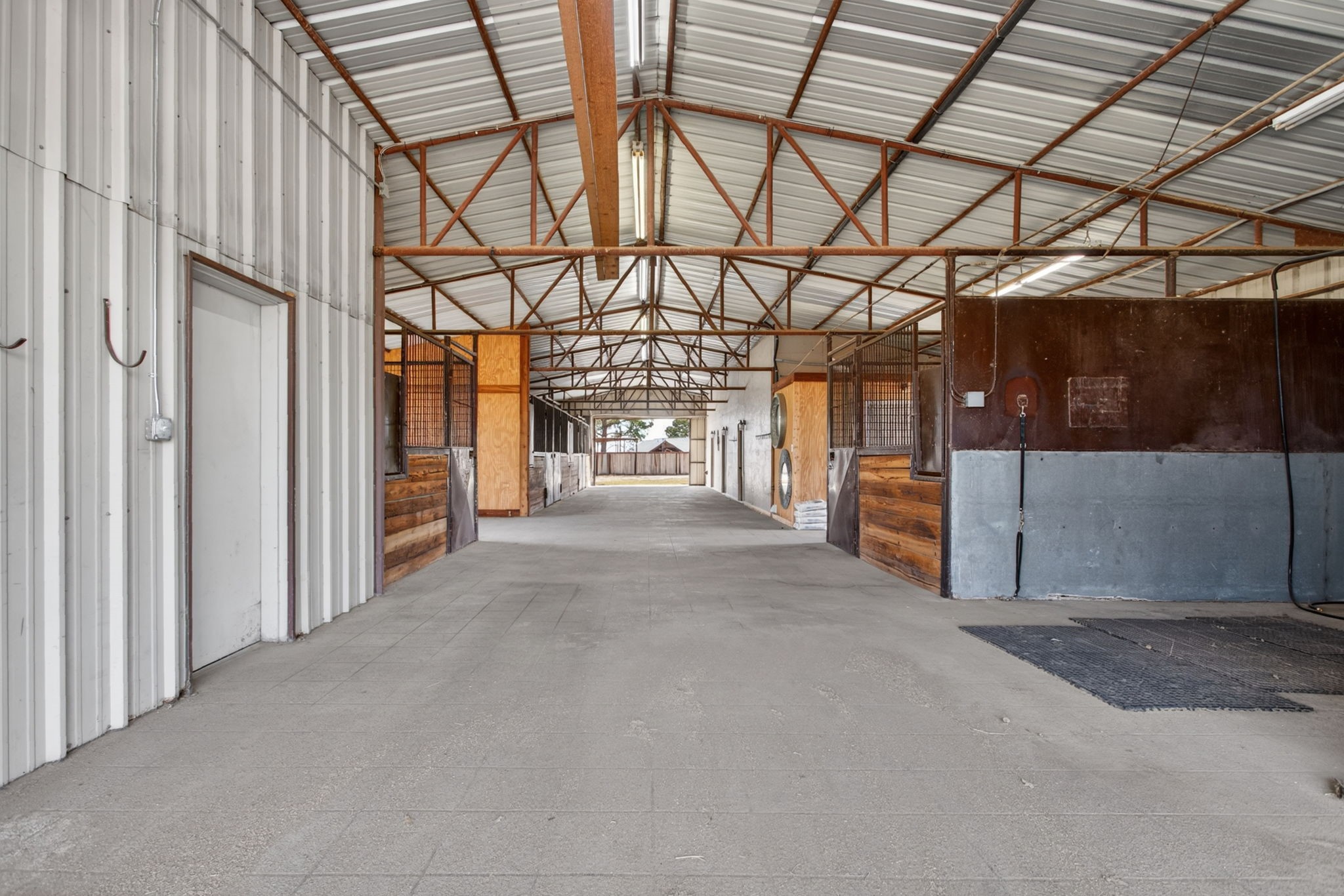 990 Doss Road