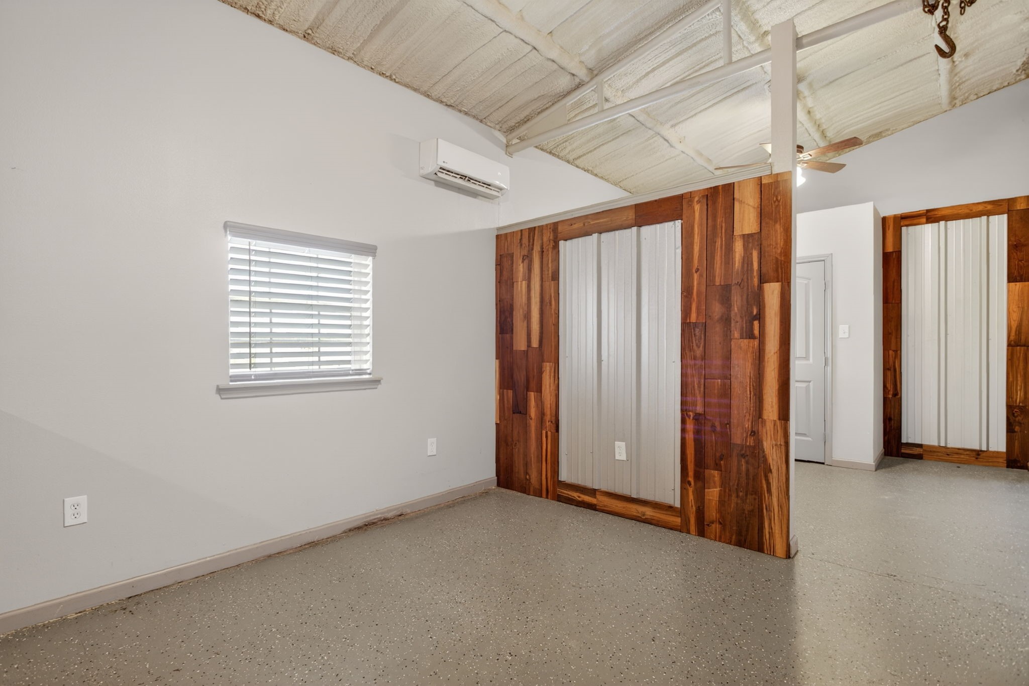 990 Doss Road