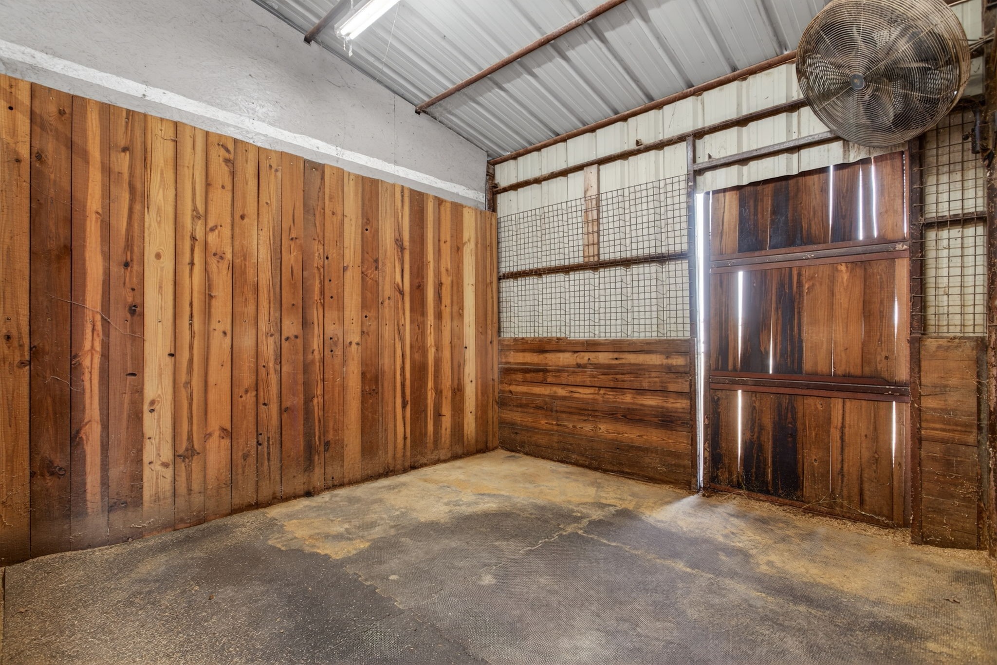 990 Doss Road