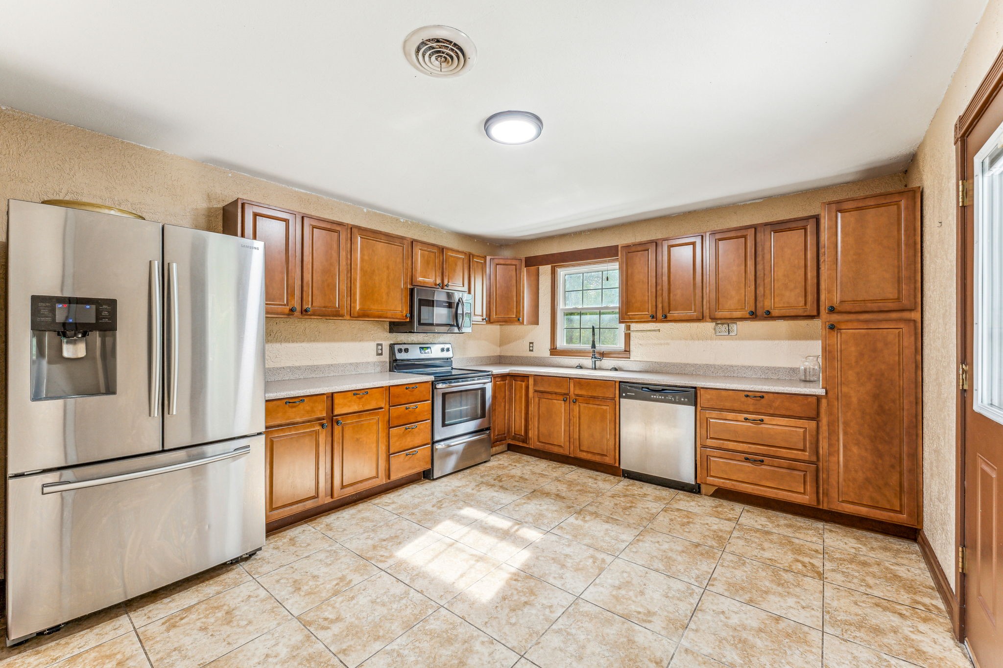 2416 Ivie Lane