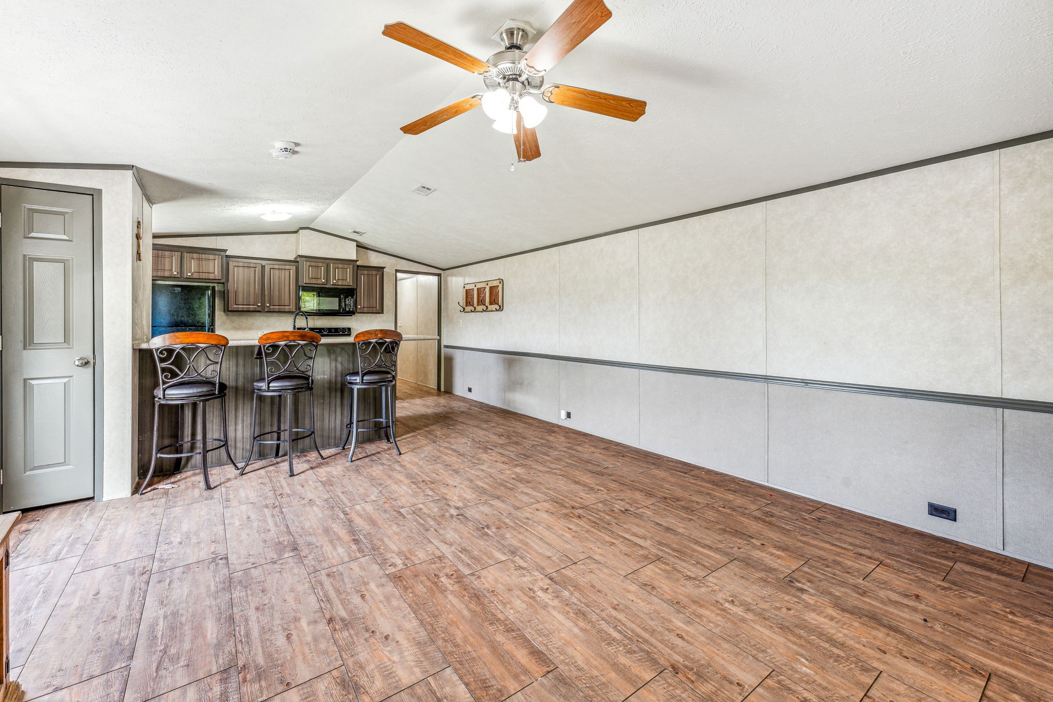 2416 Ivie Lane