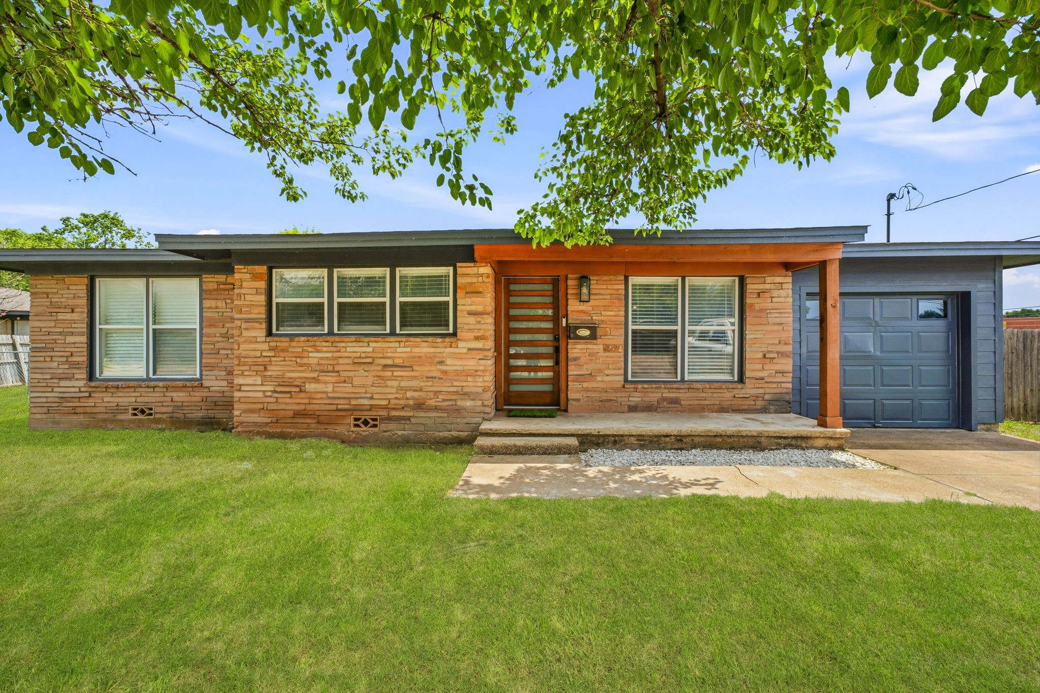613 Crestview Drive