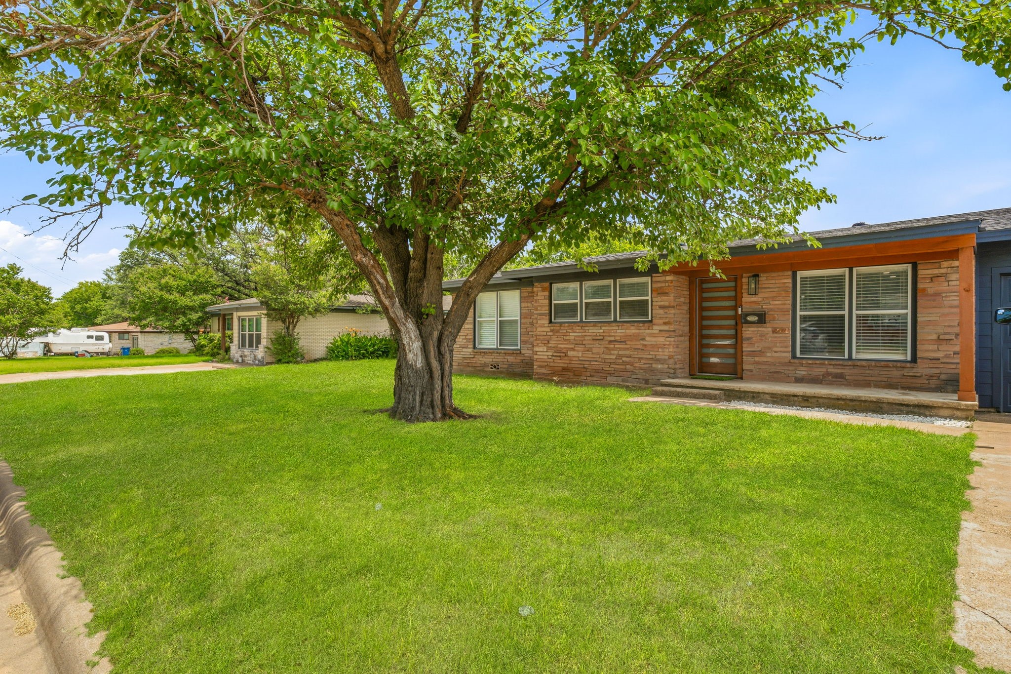 613 Crestview Drive