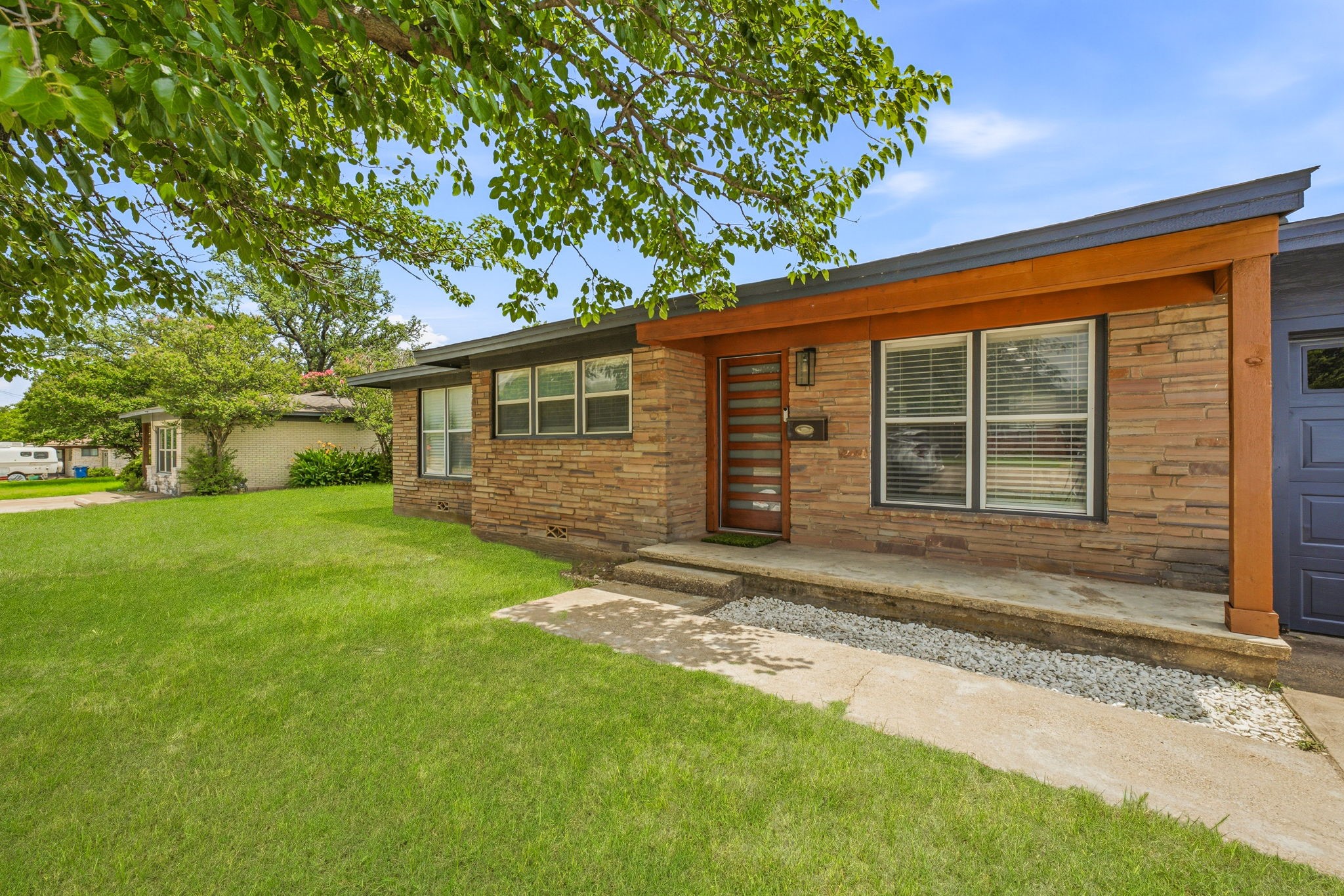 613 Crestview Drive