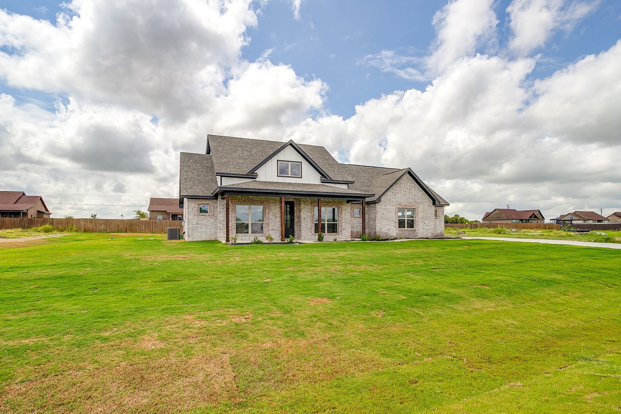 1120 Samantha Dr