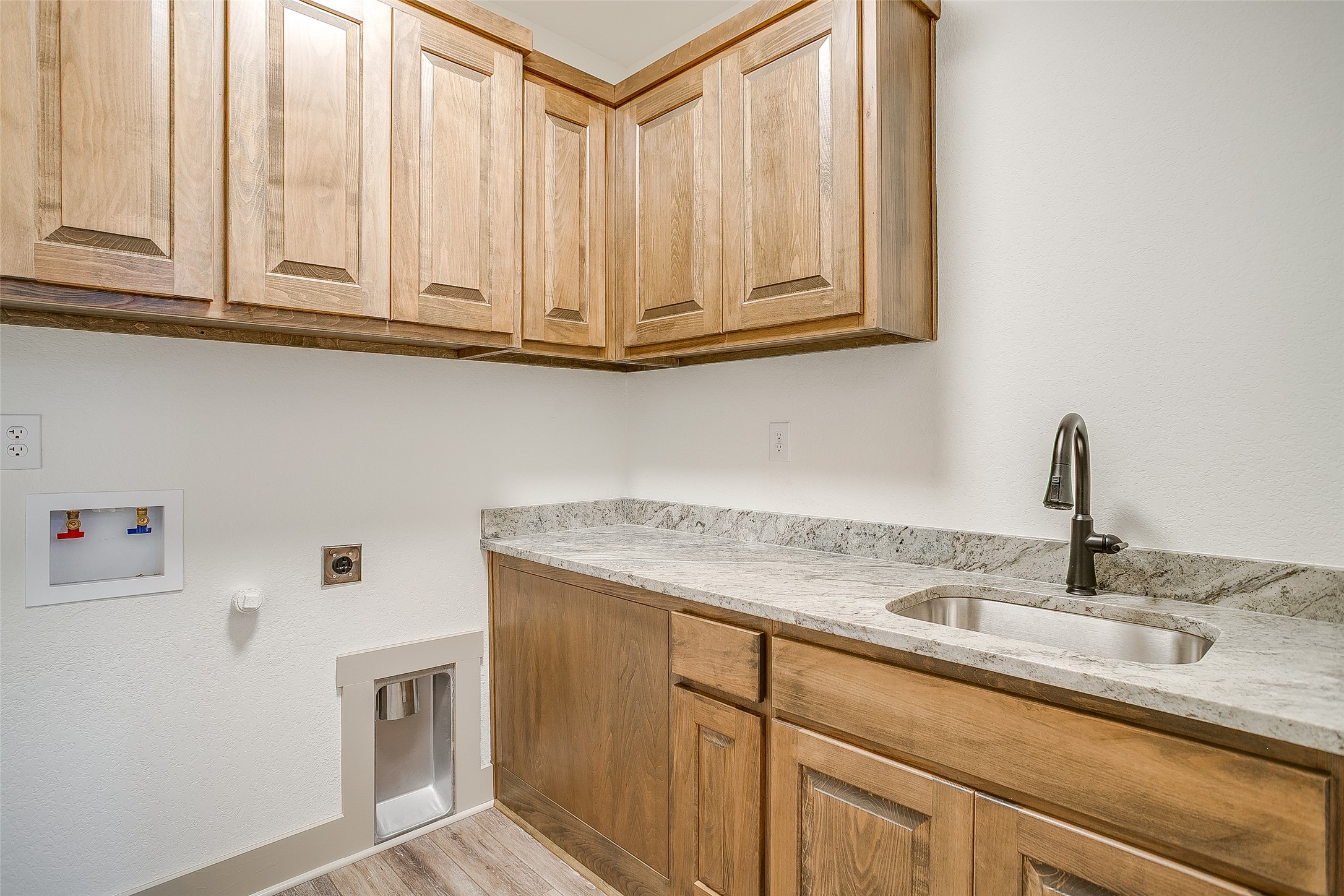 1120 Samantha Dr