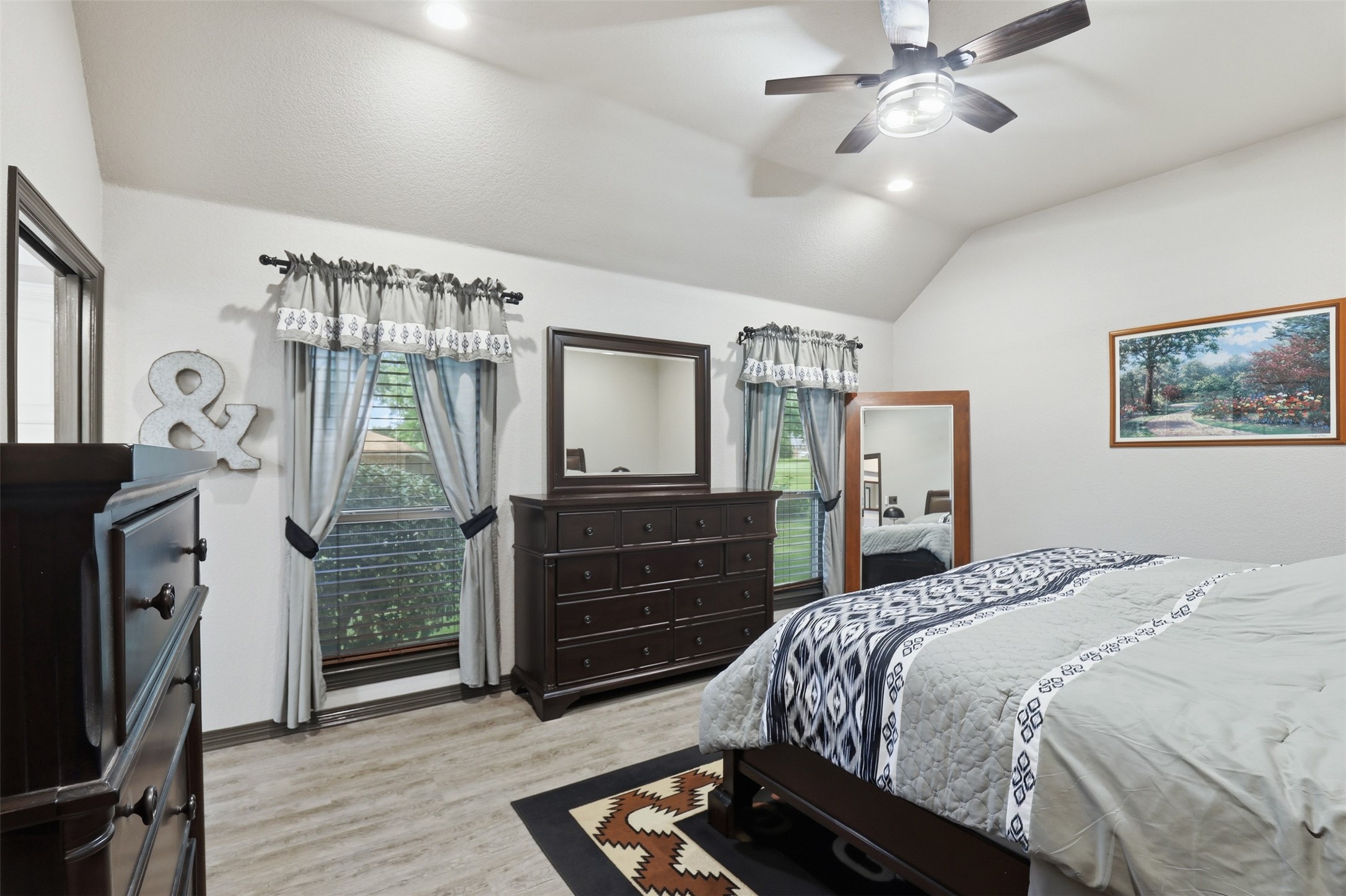 8904 Woodlawn Drive