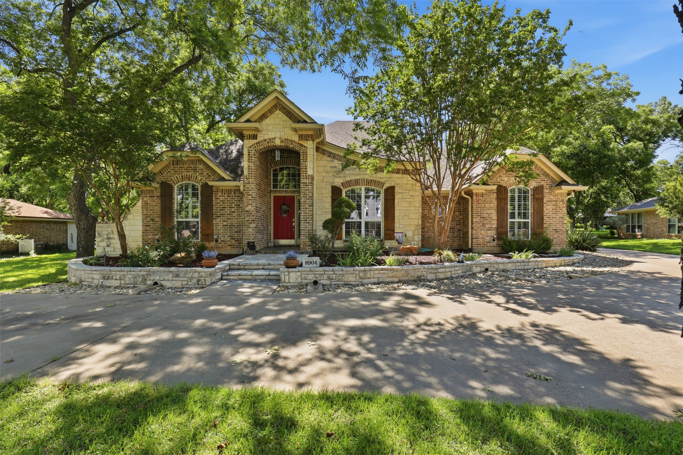 8904 Woodlawn Drive