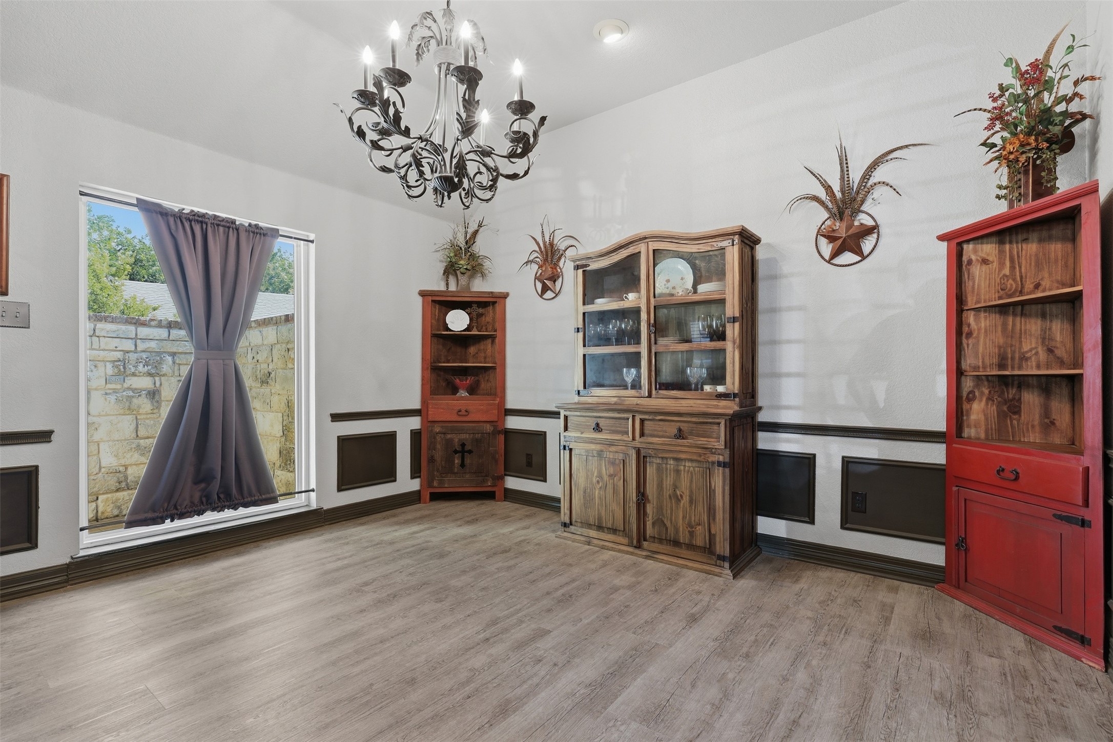 8904 Woodlawn Drive