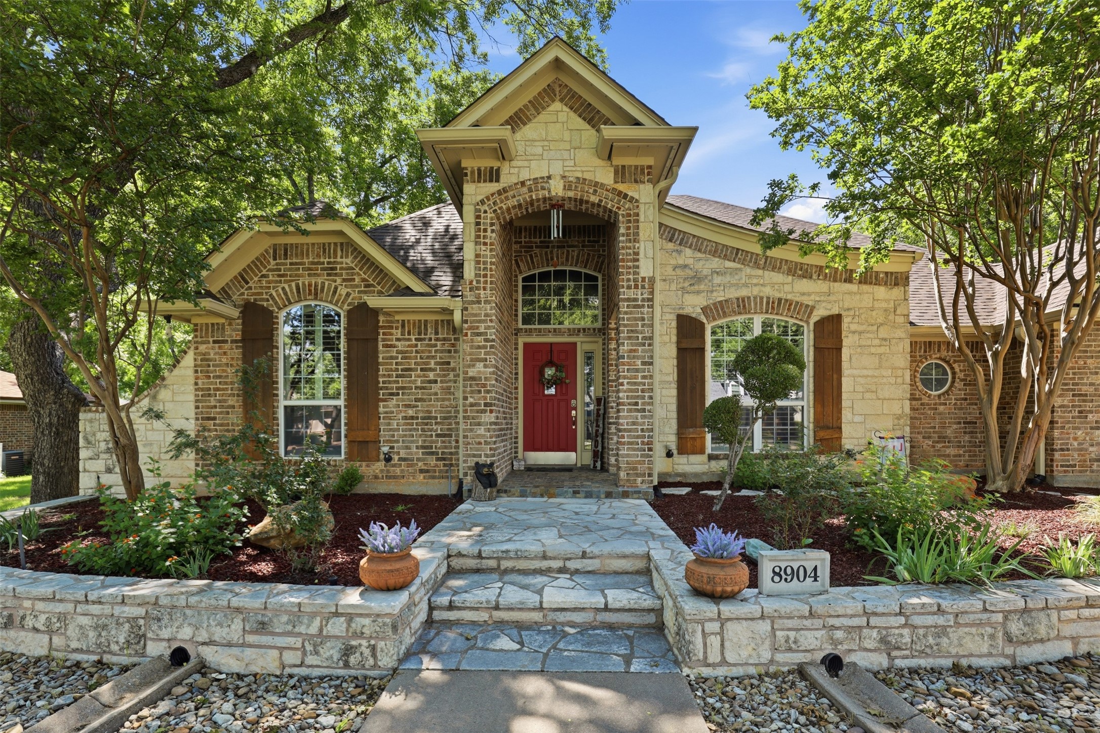 8904 Woodlawn Drive