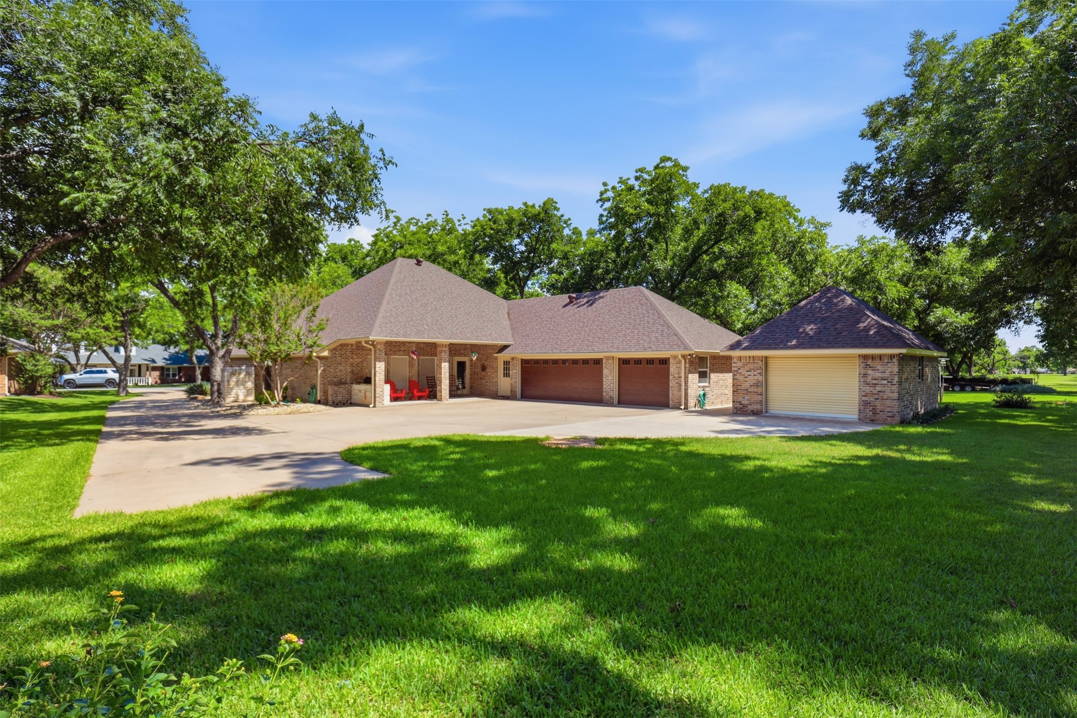 8904 Woodlawn Drive