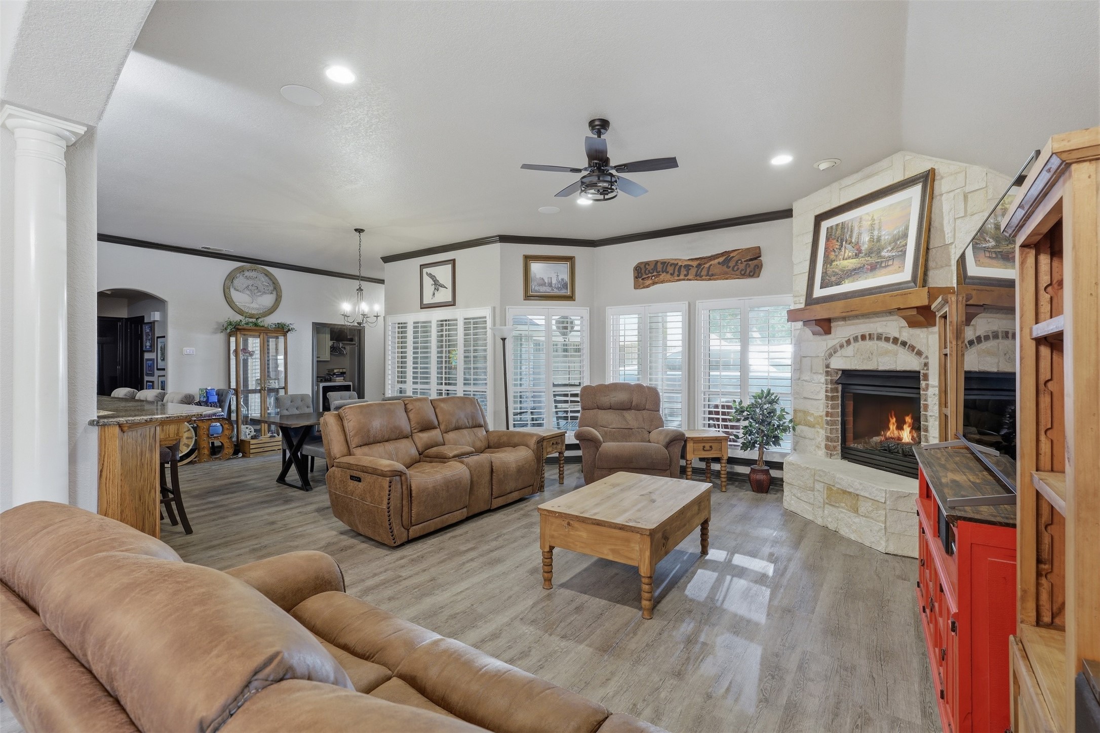 8904 Woodlawn Drive
