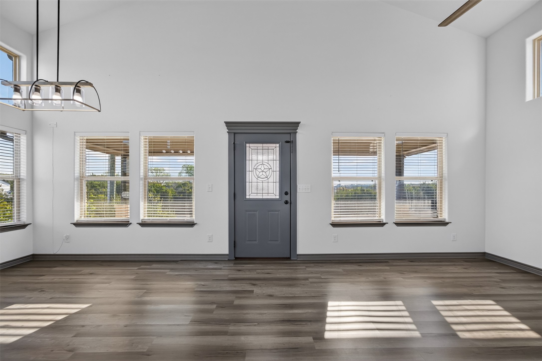 2316 Woodview Trail