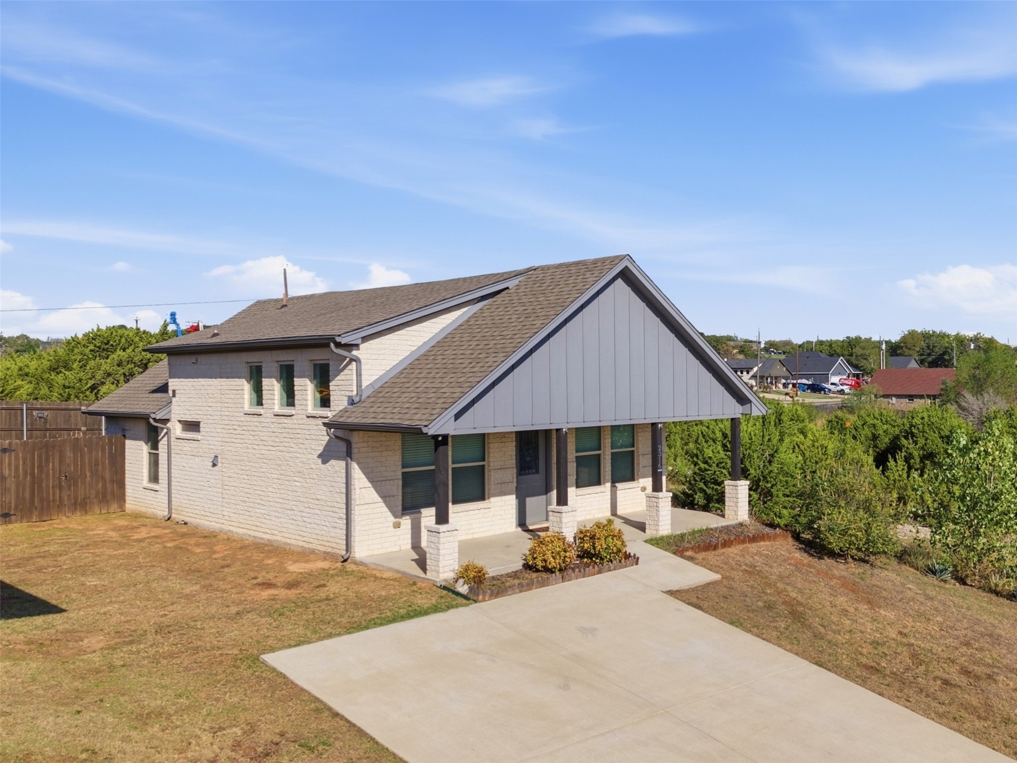 2316 Woodview Trail