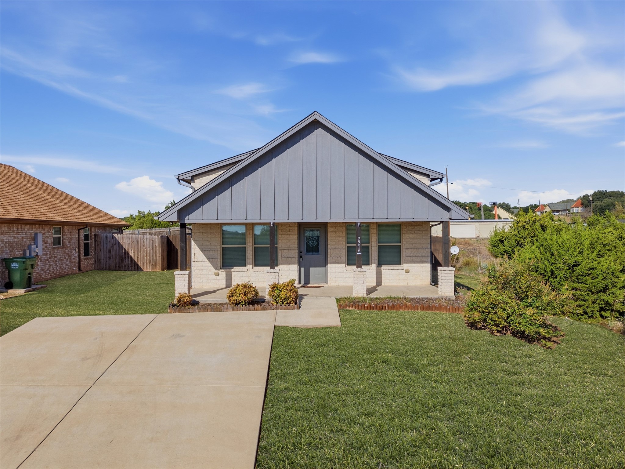 2316 Woodview Trail