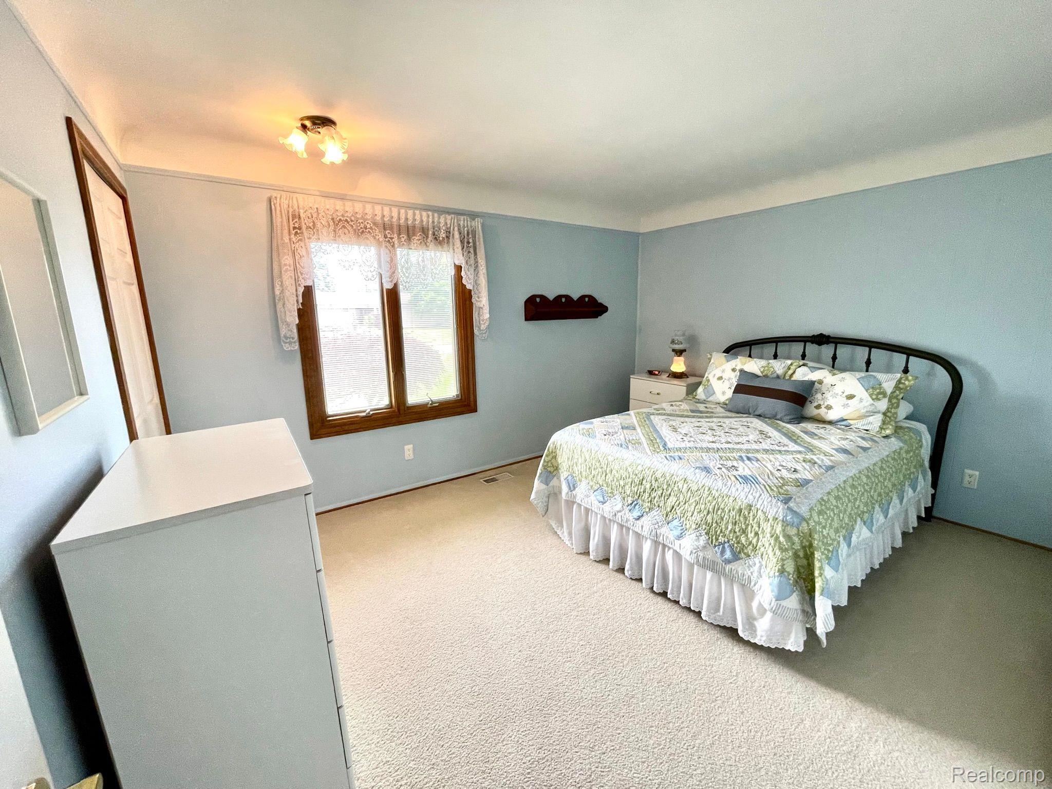 5556 WOODMIRE Drive