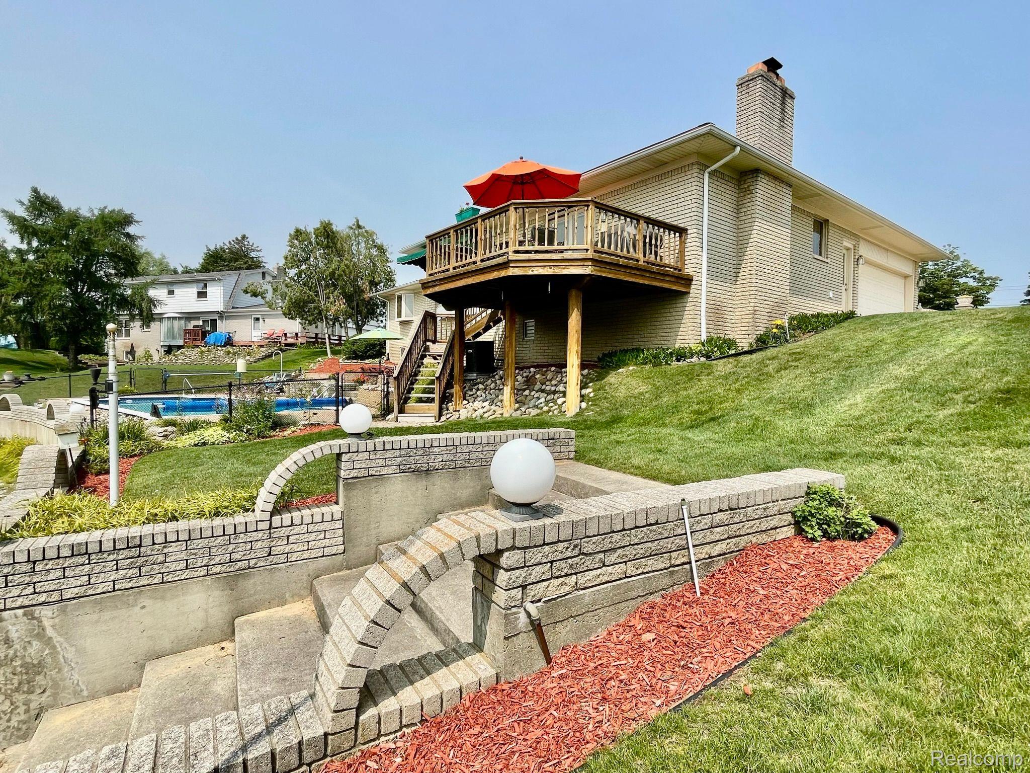5556 WOODMIRE Drive