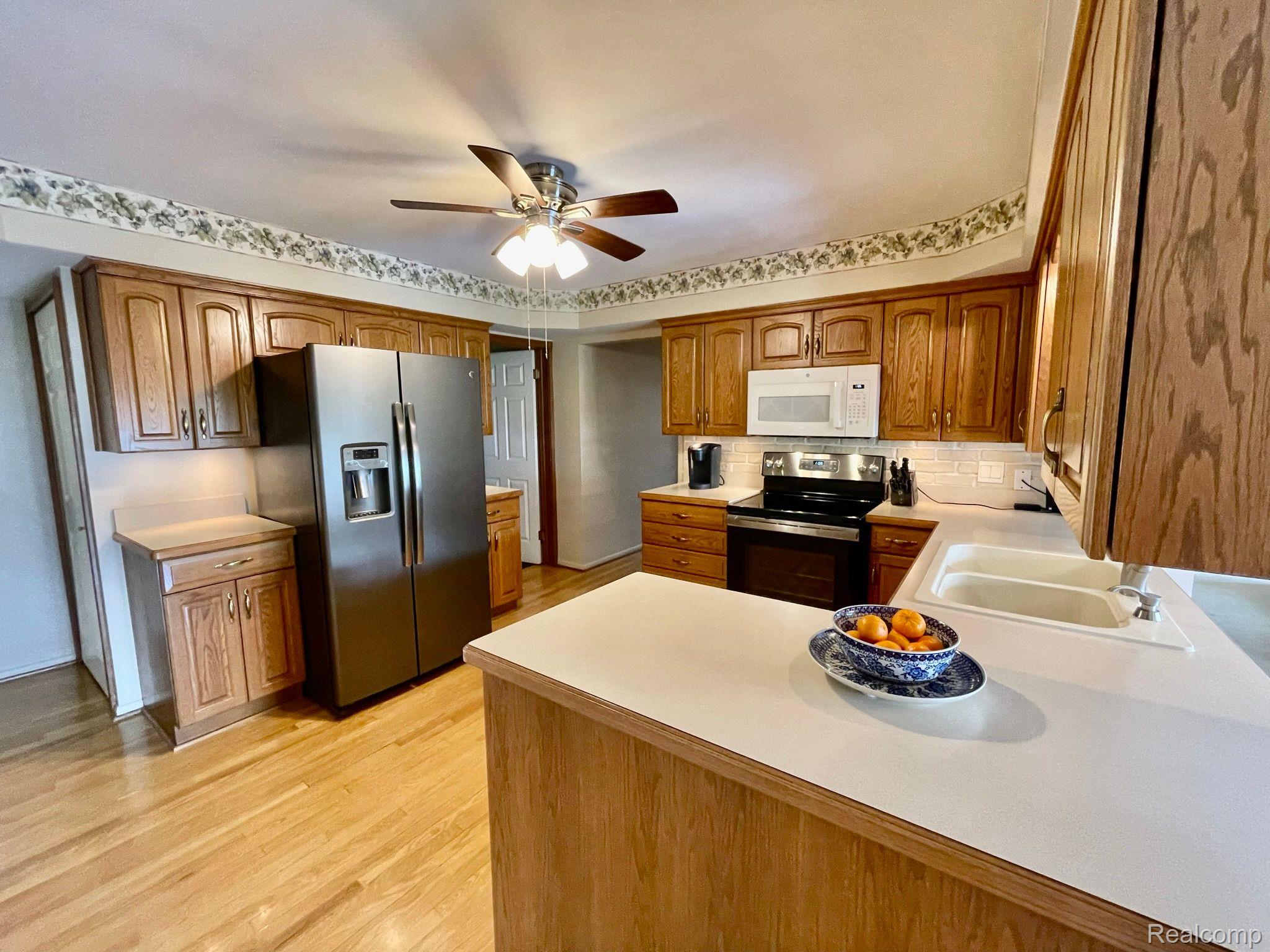 5556 WOODMIRE Drive
