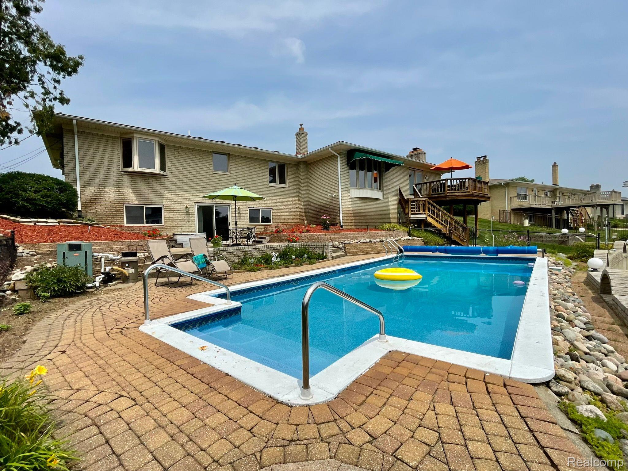 5556 WOODMIRE Drive
