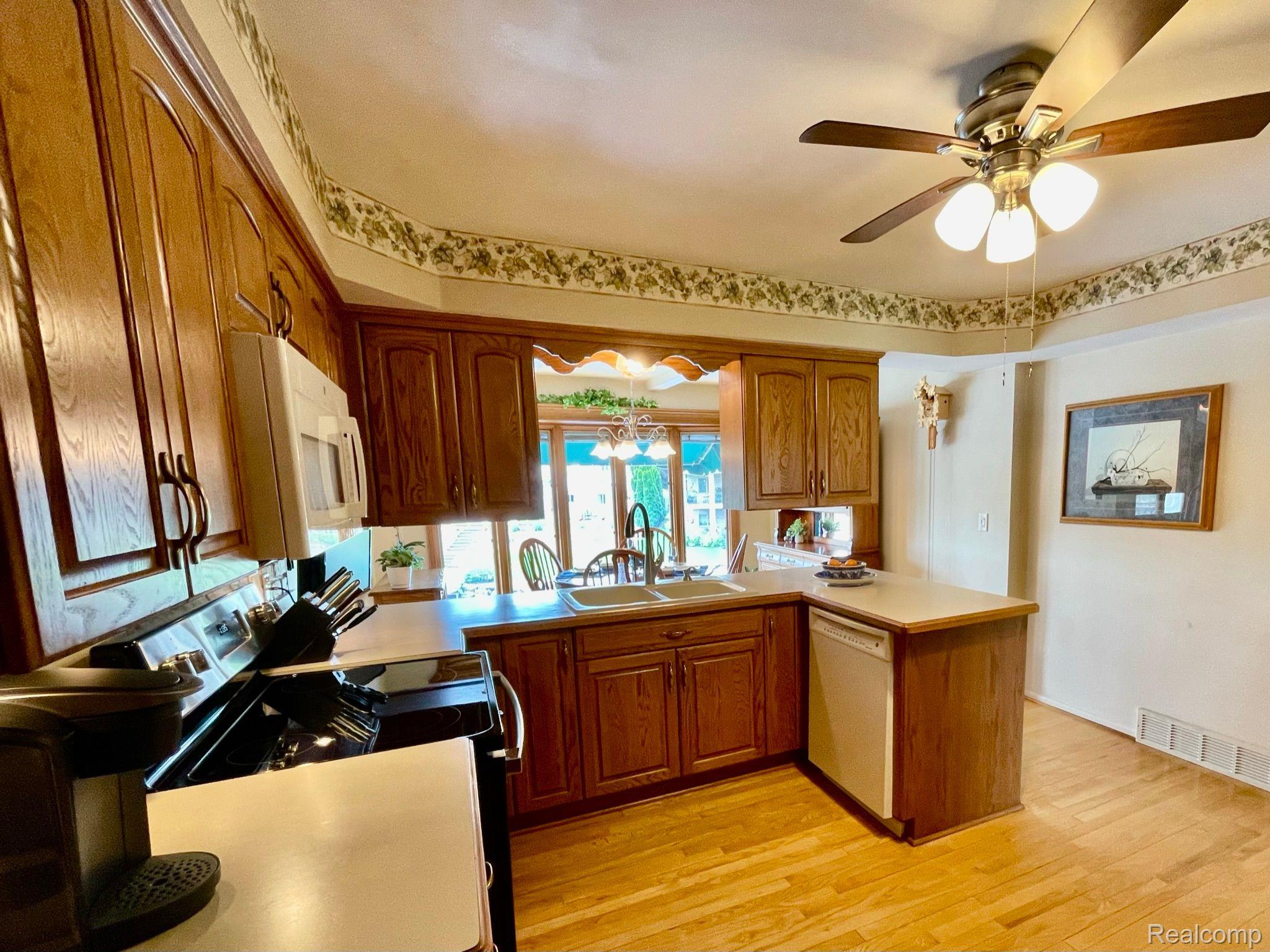 5556 WOODMIRE Drive