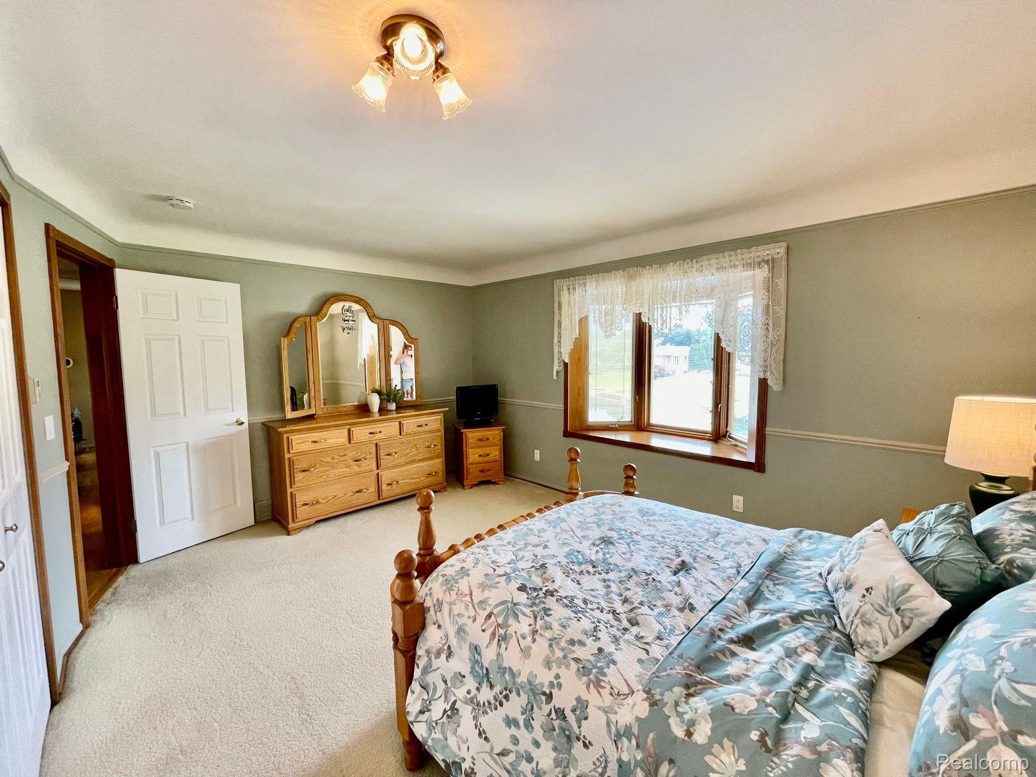 5556 WOODMIRE Drive