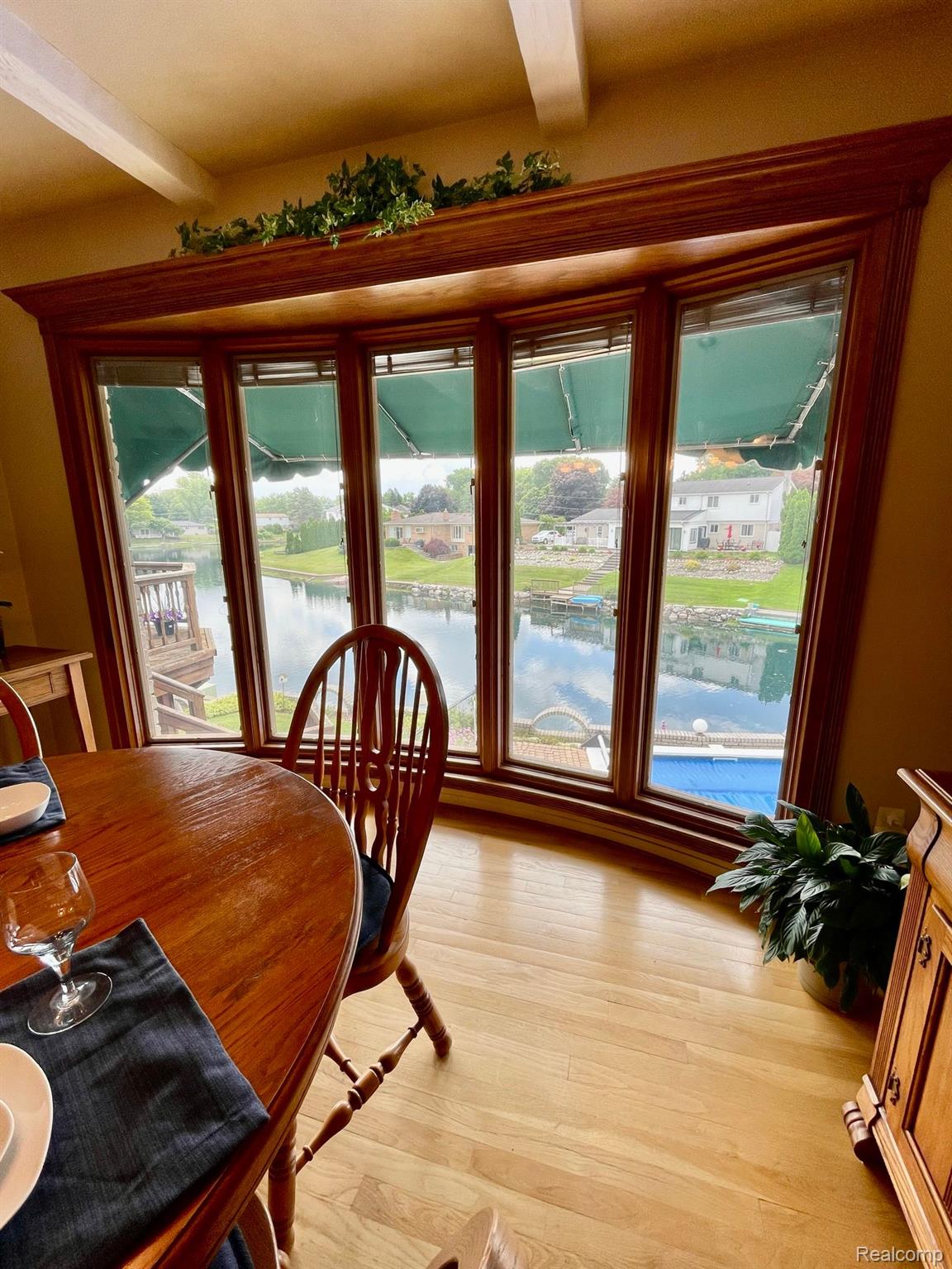 5556 WOODMIRE Drive