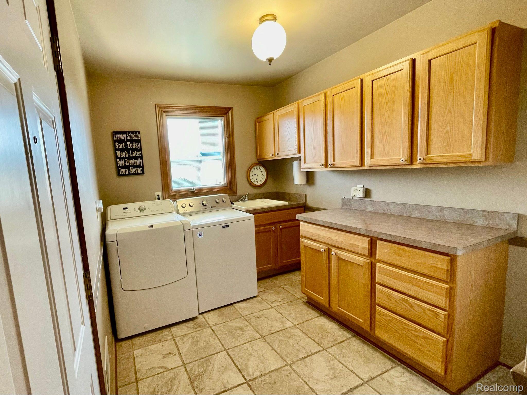 5556 WOODMIRE Drive