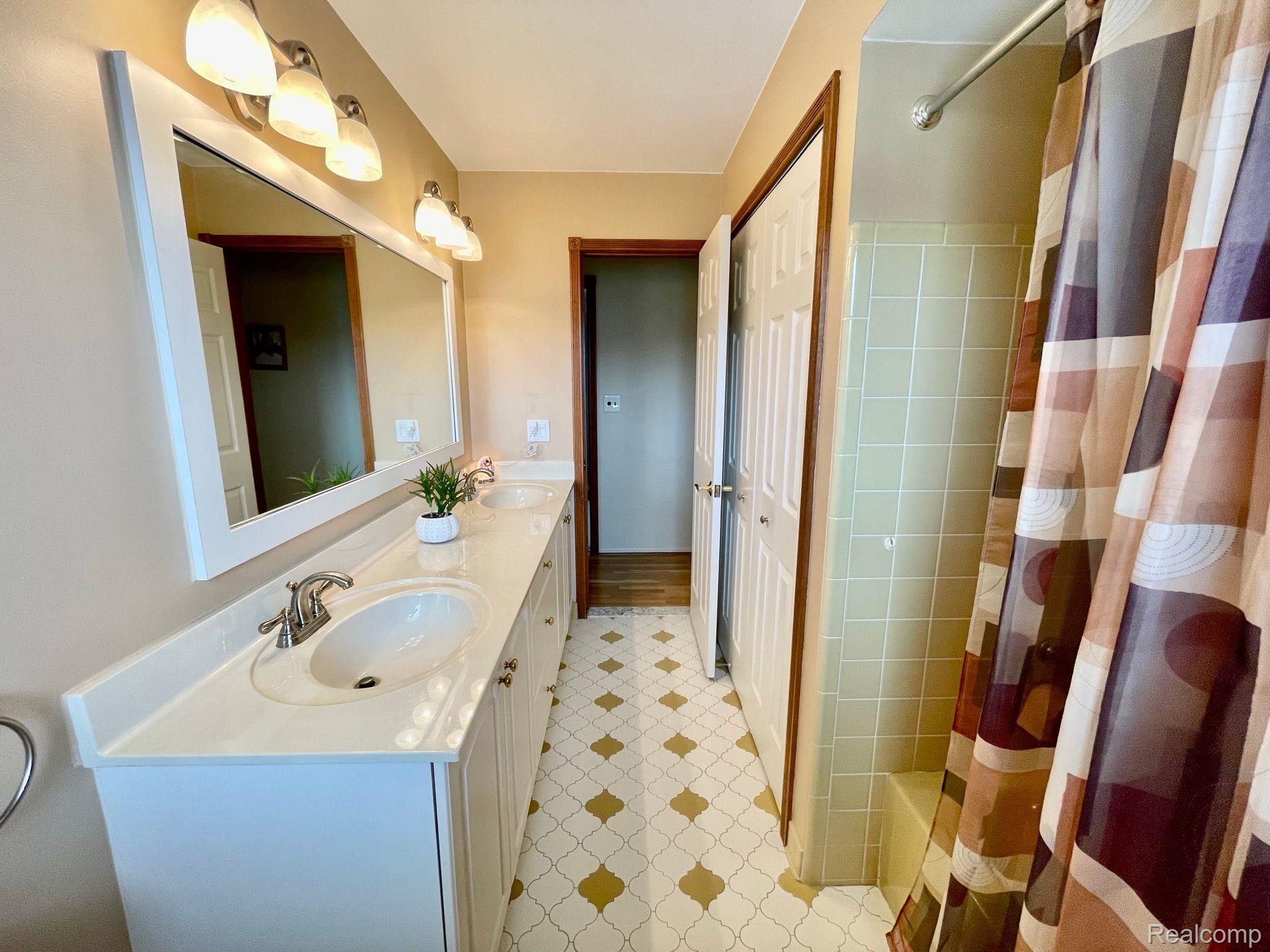 5556 WOODMIRE Drive