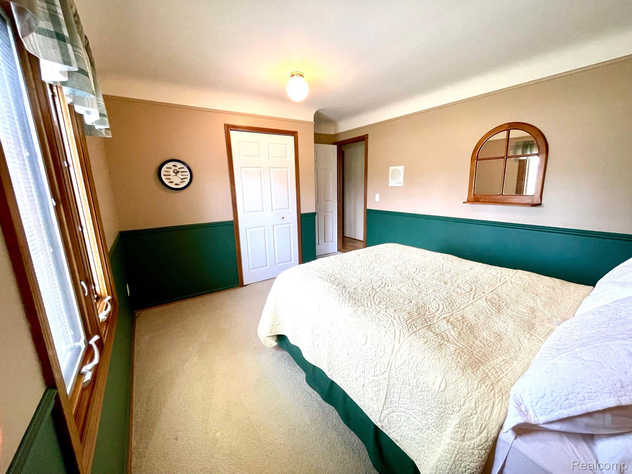 5556 WOODMIRE Drive