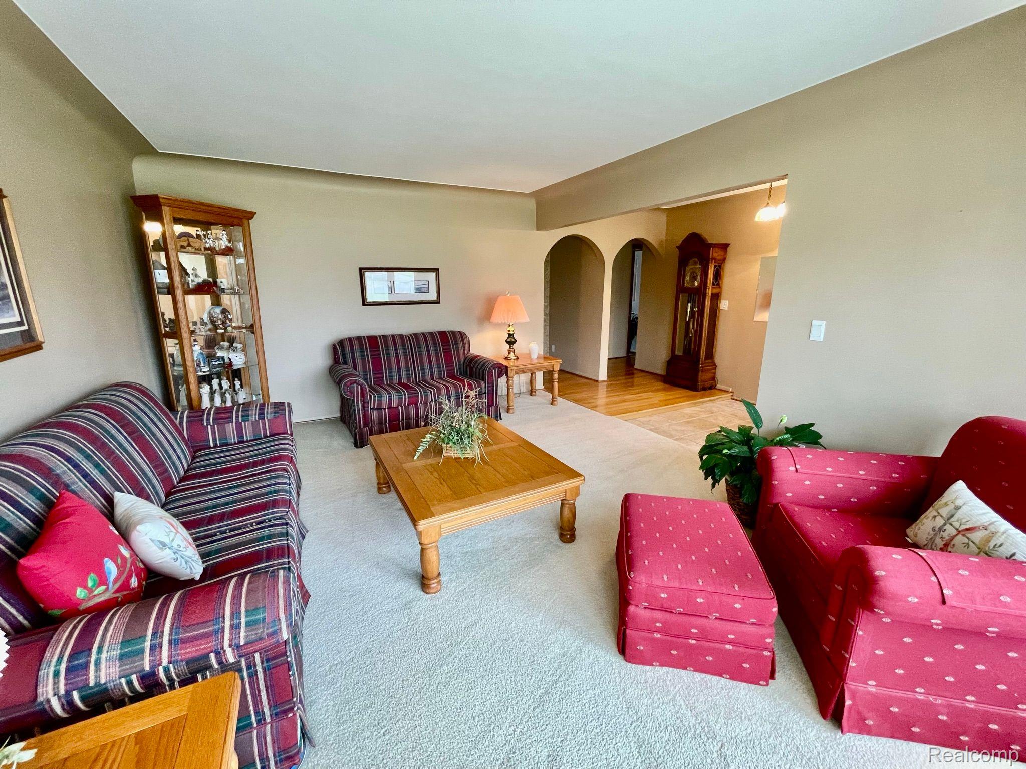 5556 WOODMIRE Drive