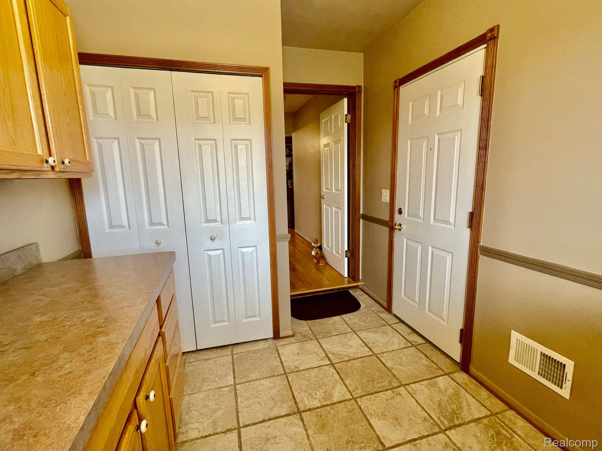 5556 WOODMIRE Drive